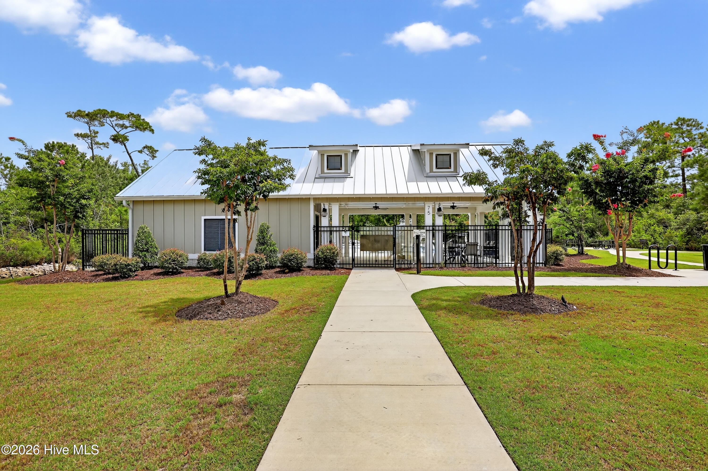 100558429 | Photo 49