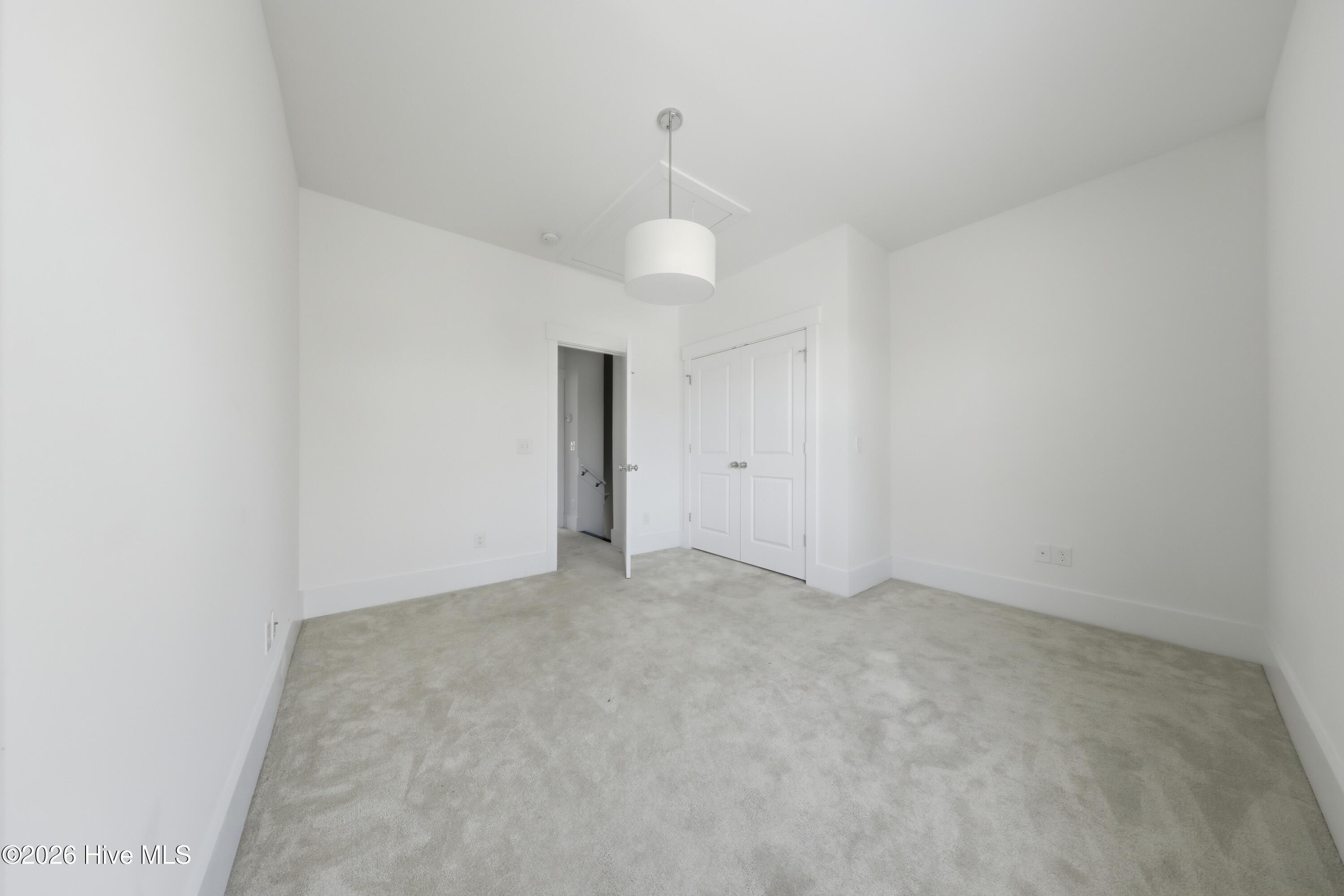 100564371 | Photo 26