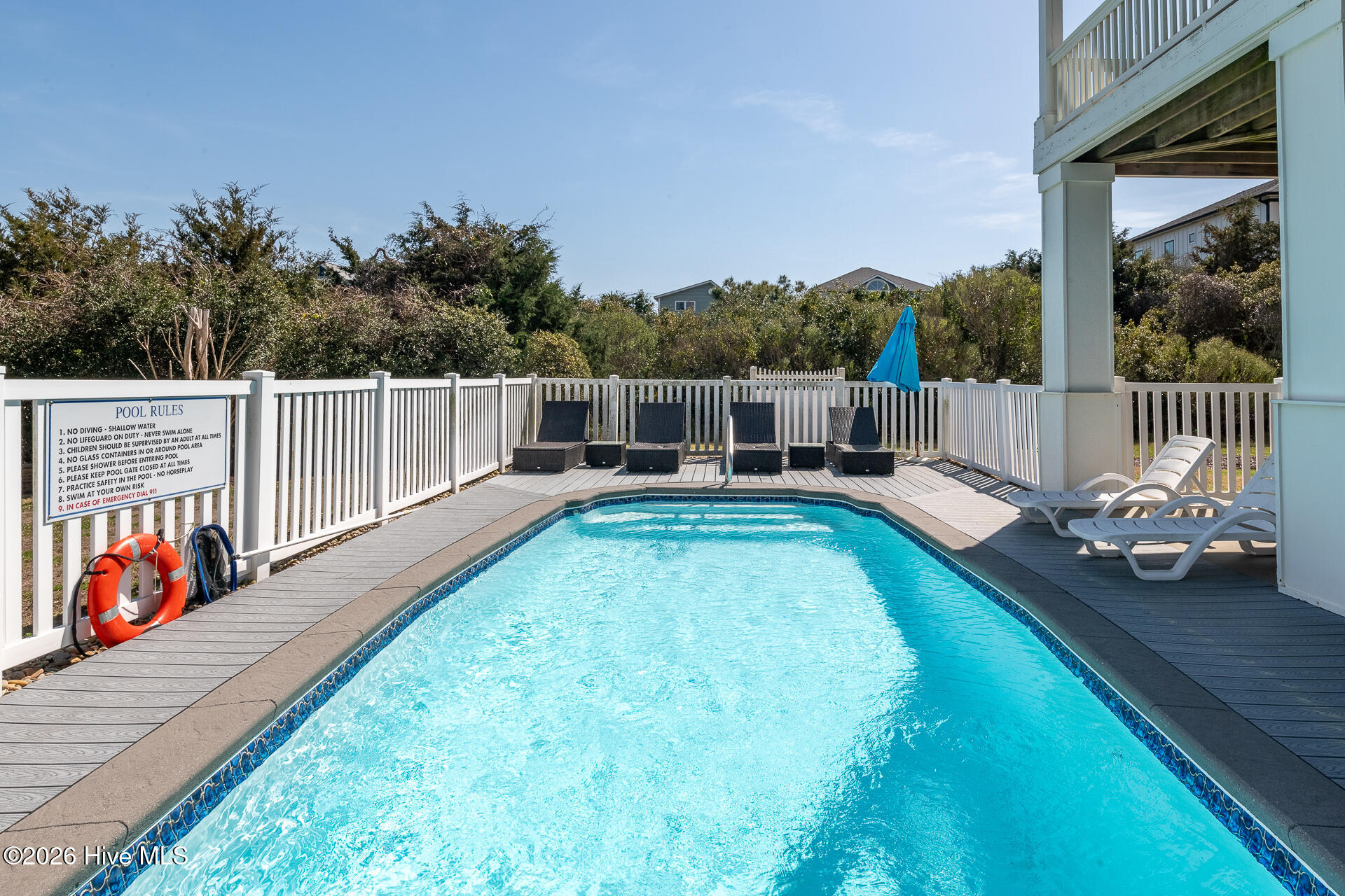 100562037 | Photo 67