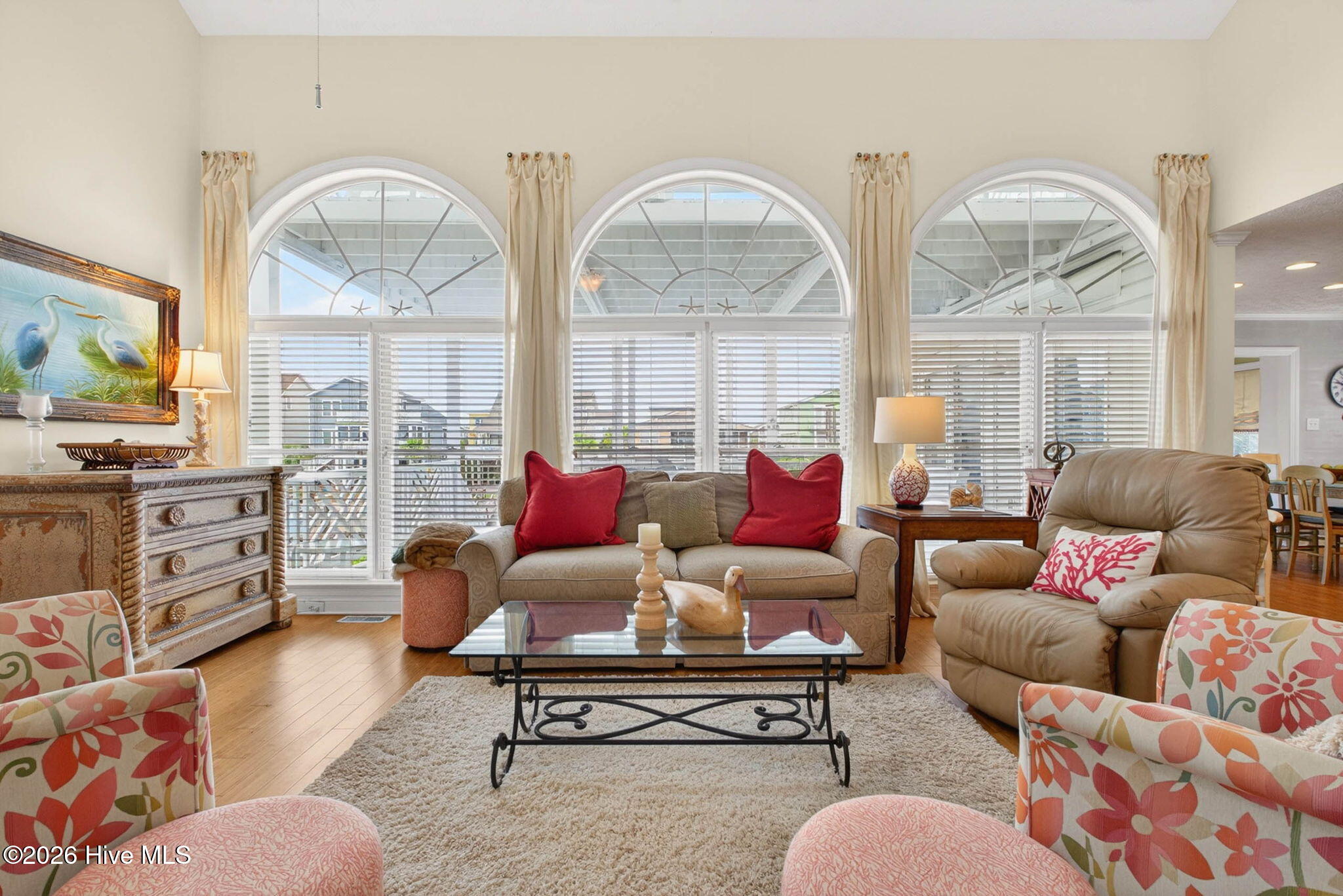 100570658 | Photo 11