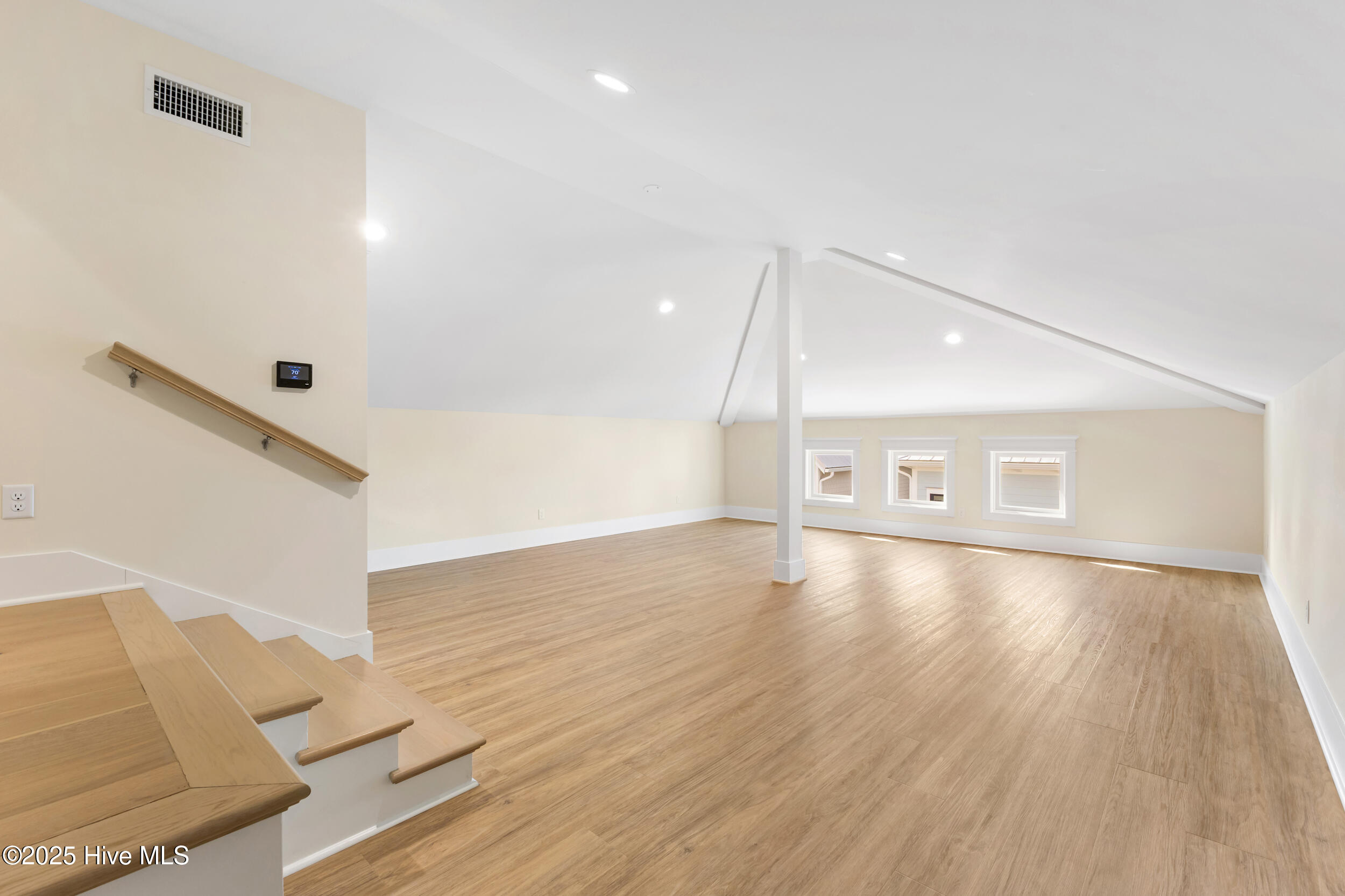 100535952 | Photo 70