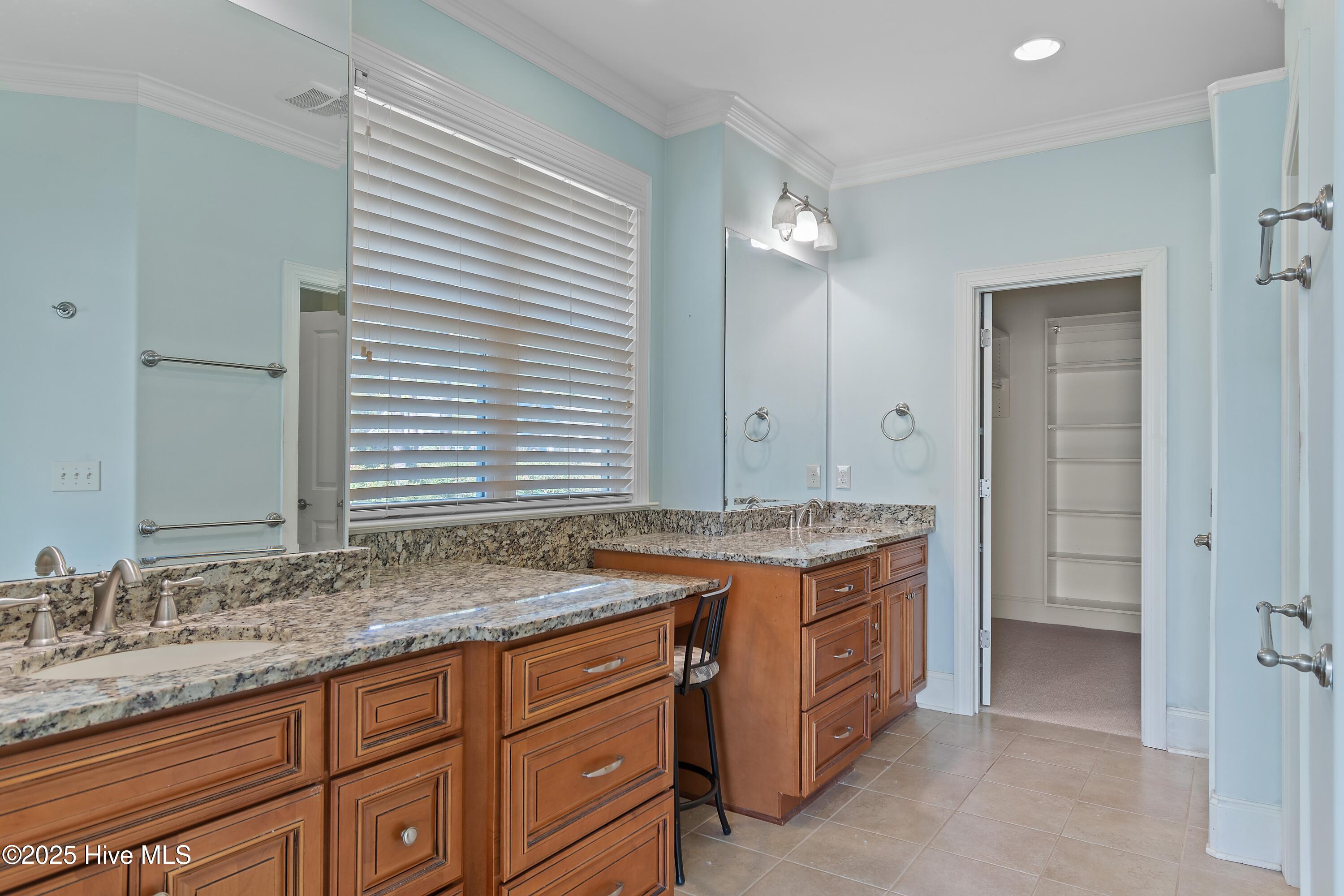 100540174 | Photo 15