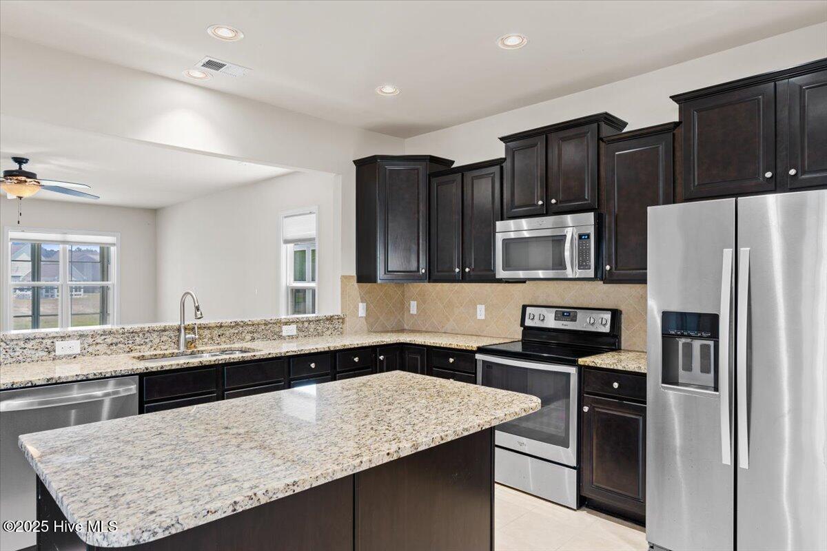 100505325 | Photo 14