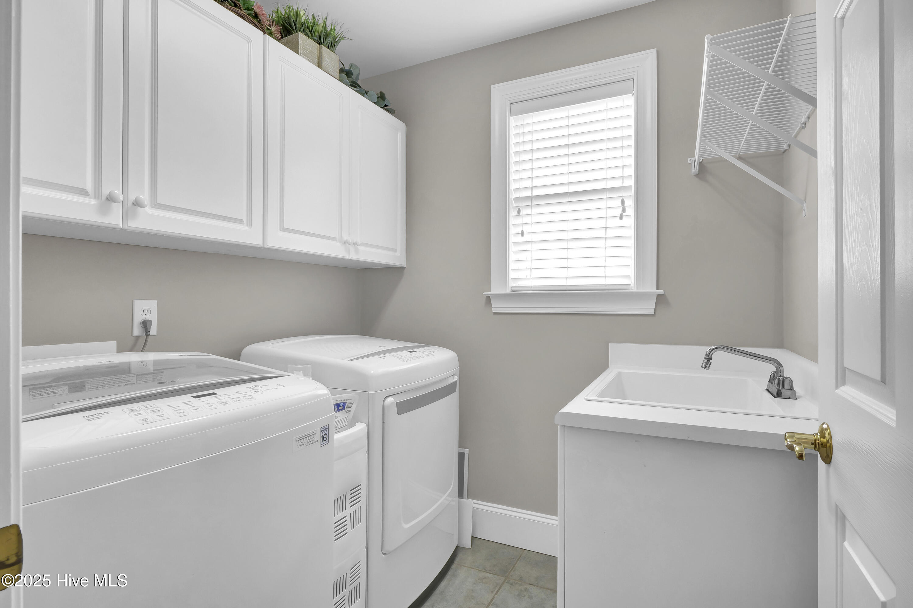 100533946 | Photo 37