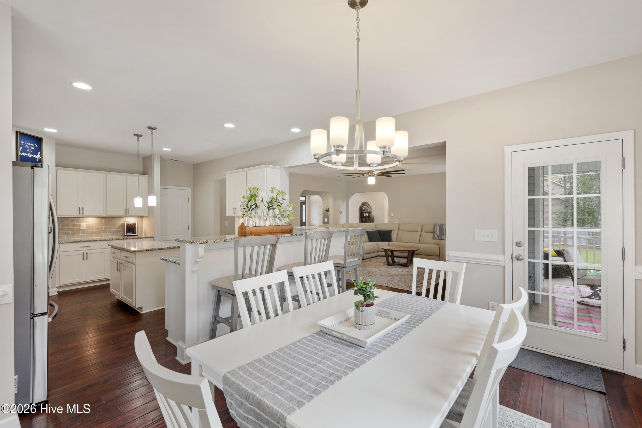 100562179 | Photo 18