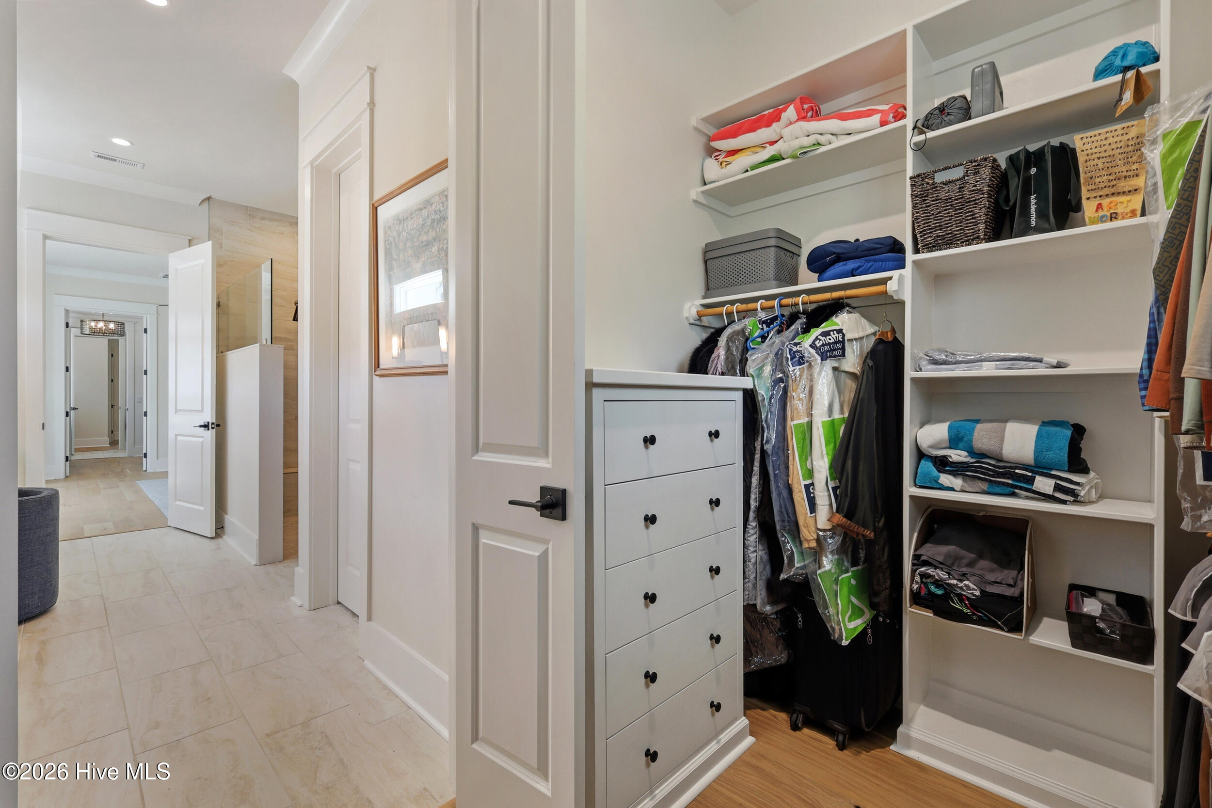 100566937 | Photo 40