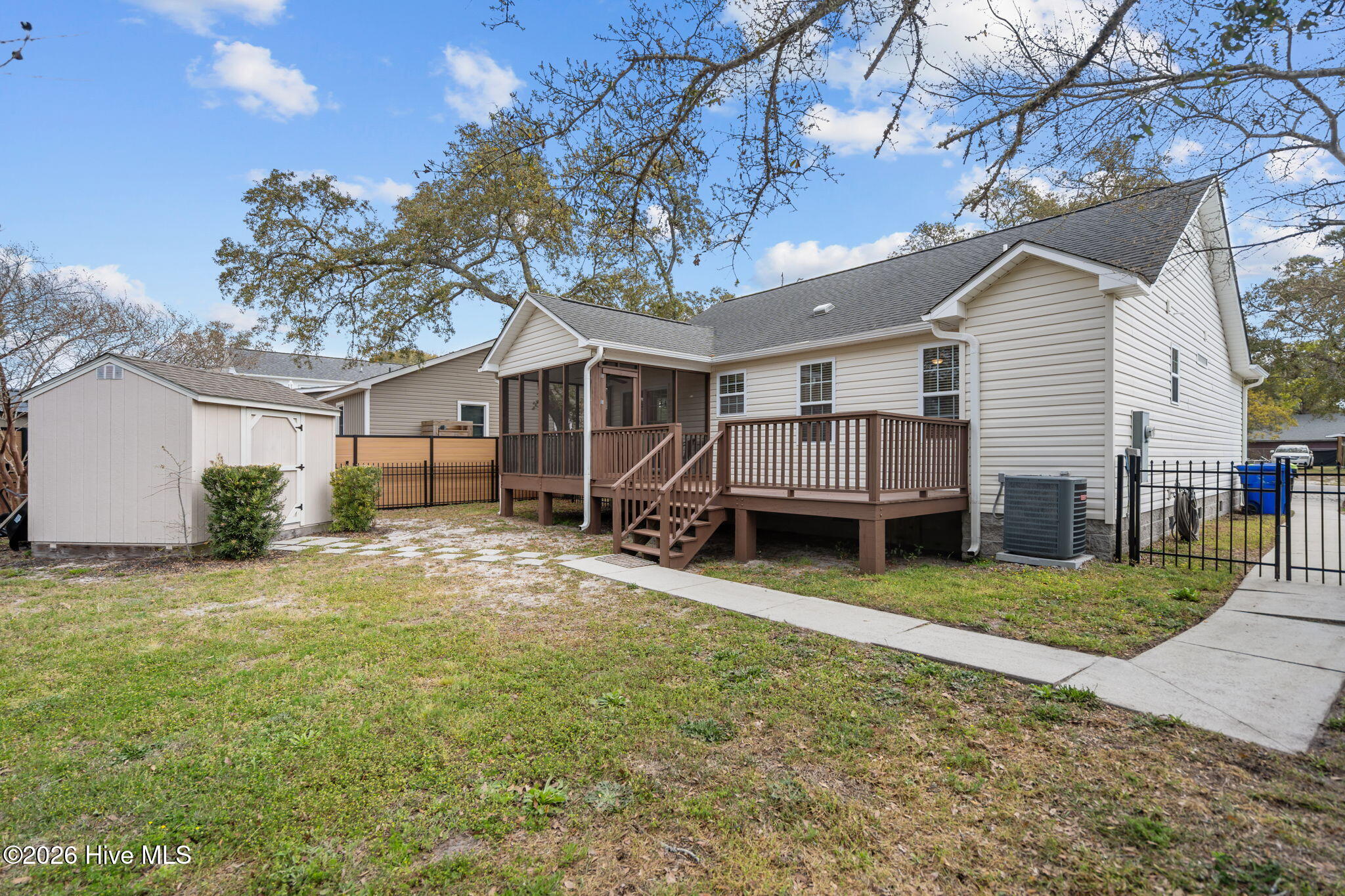 100564732 | Photo 34