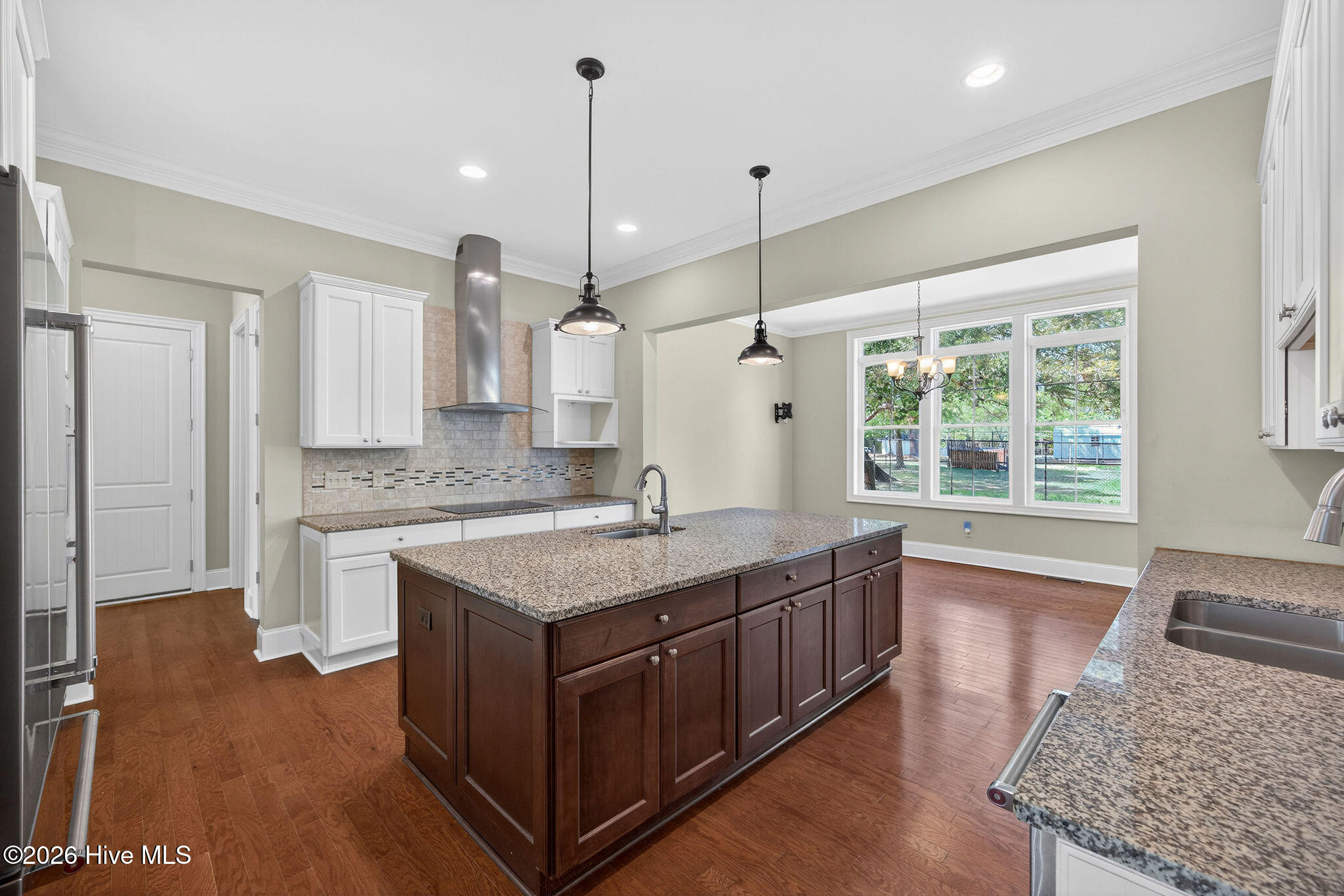 100566414 | Photo 25