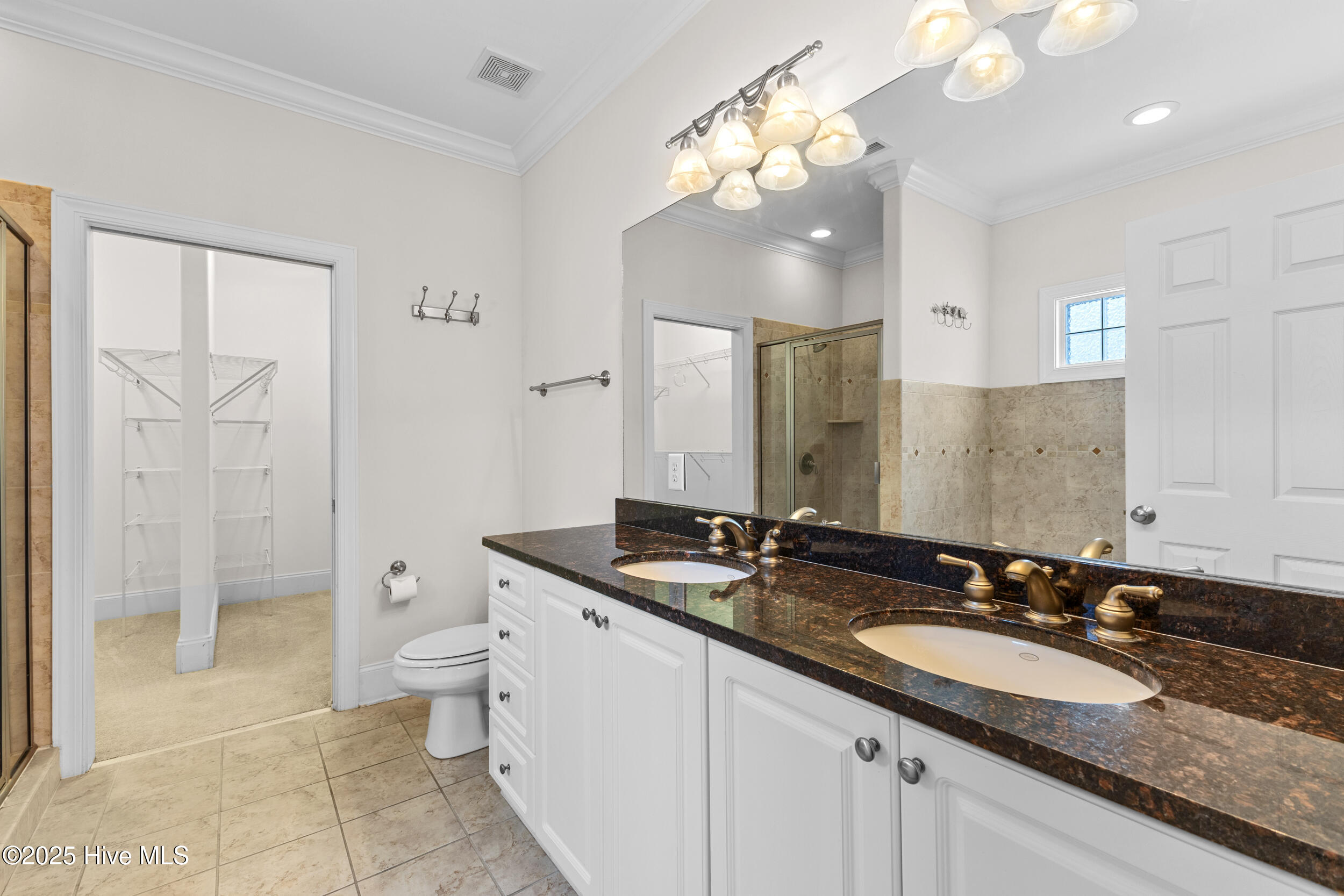 100506404 | Photo 24