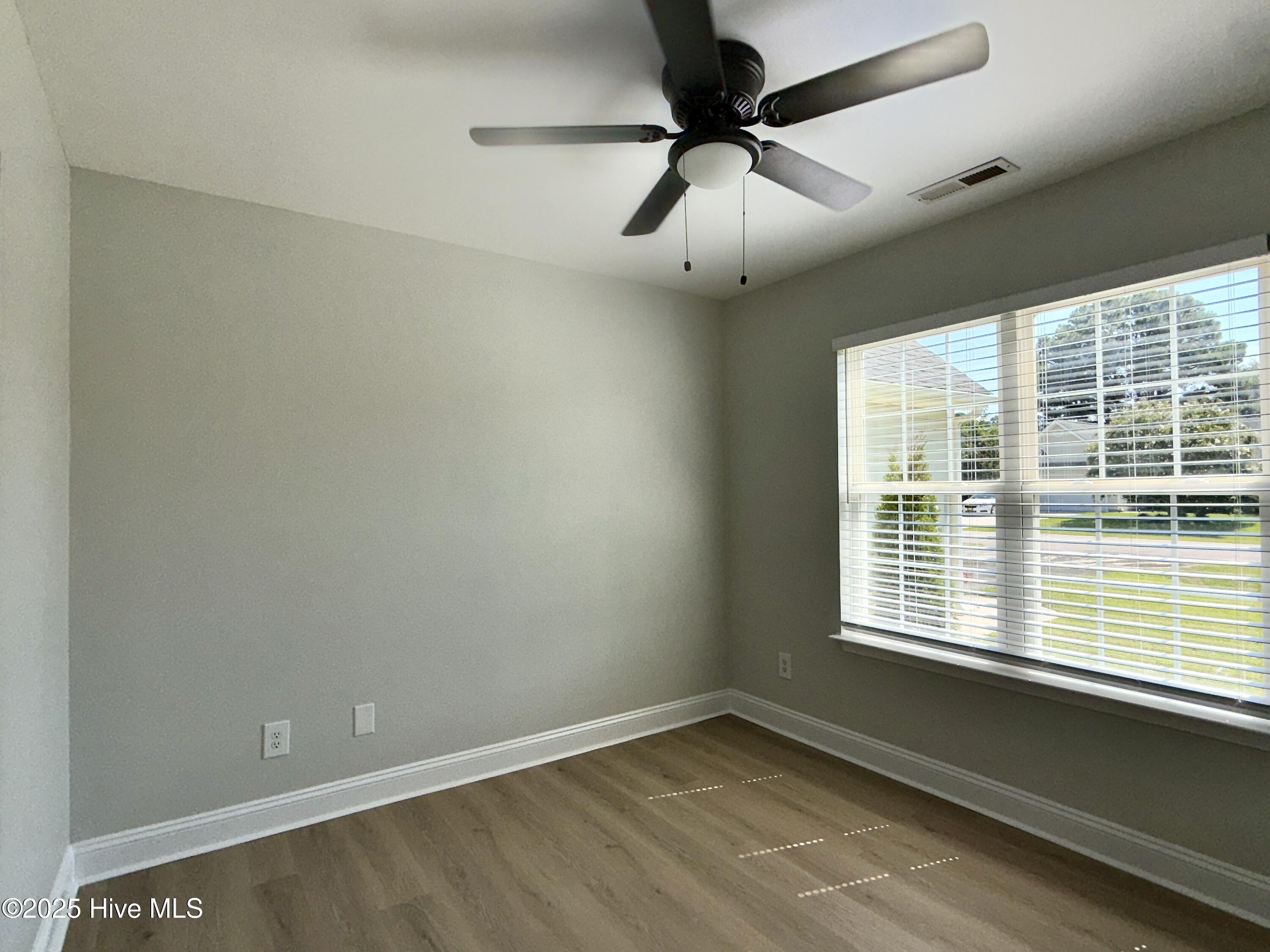 100518451 | Photo 23