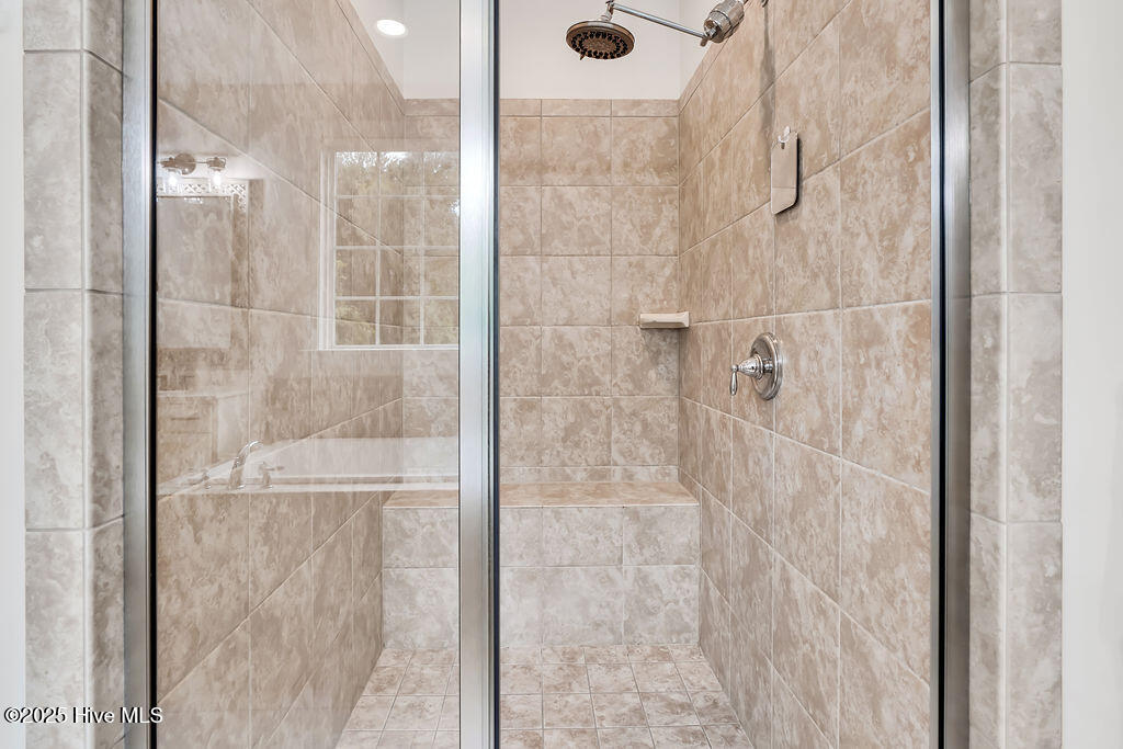 100536880 | Photo 32