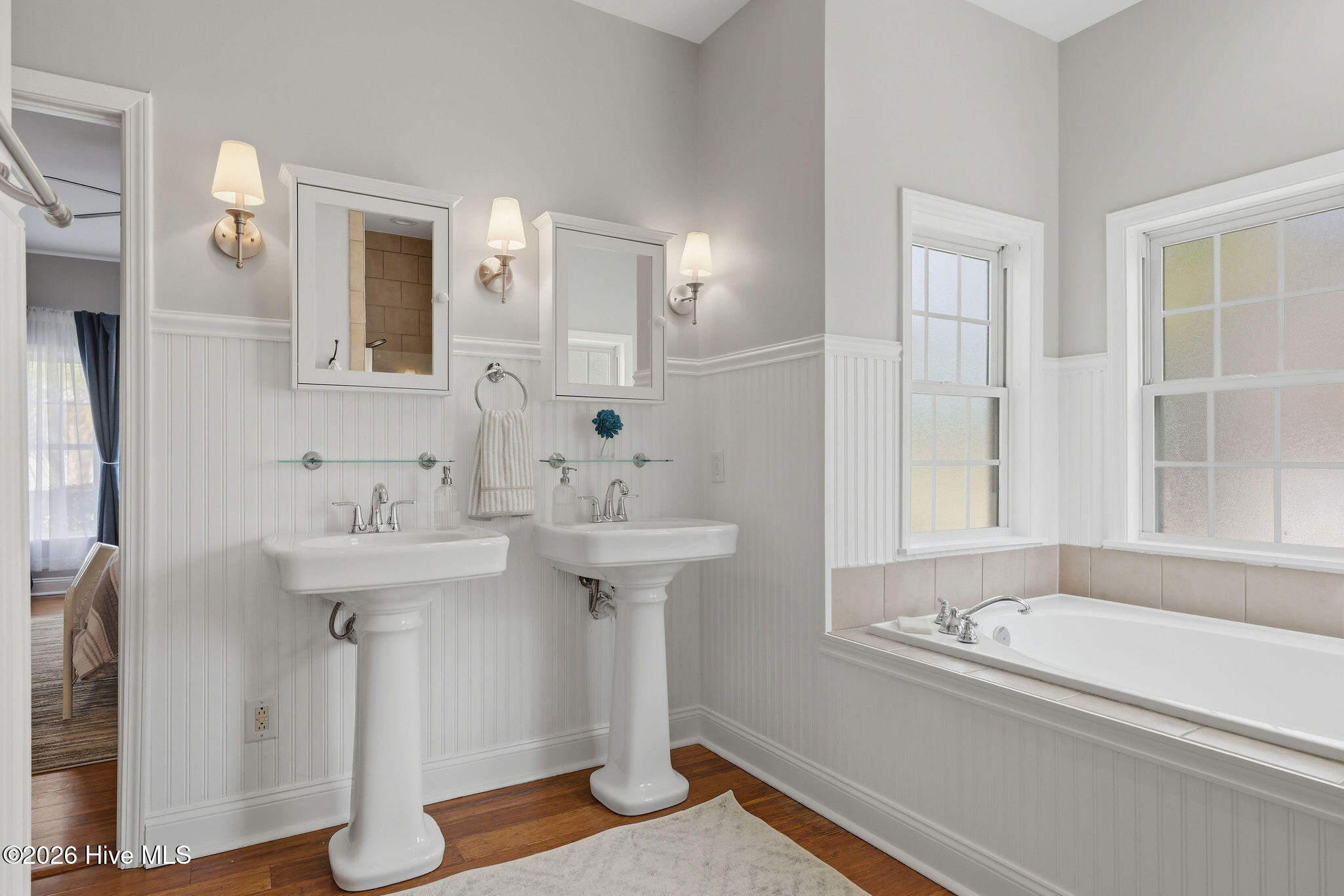 100565537 | Photo 62