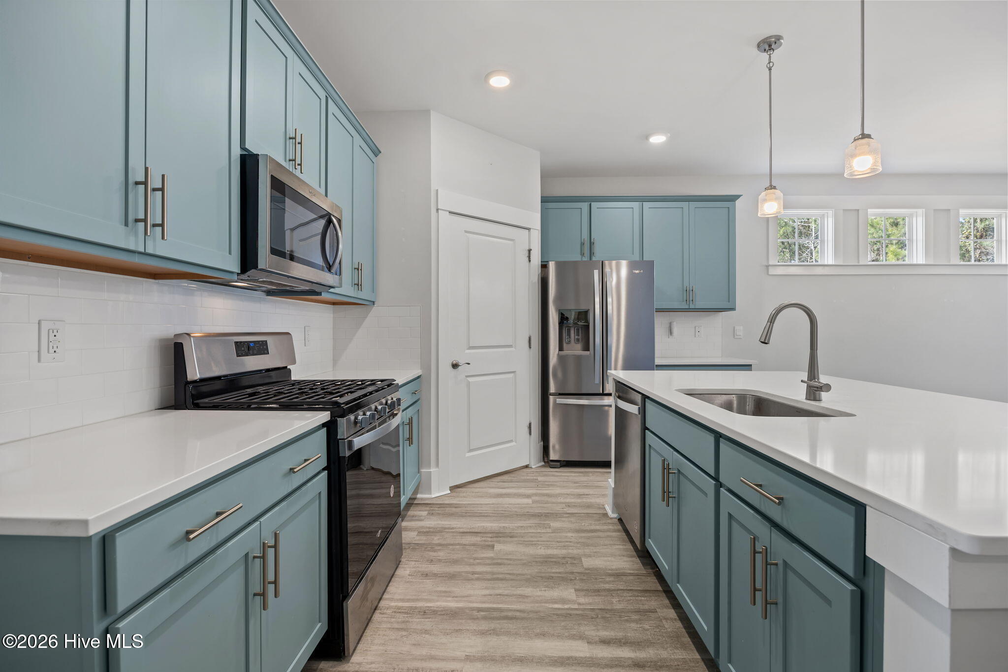 100563130 | Photo 15