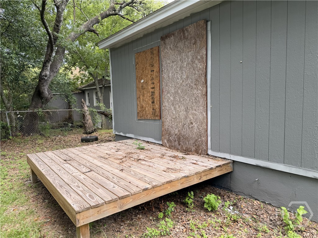 Photo 3 of Single family home for sale at 127 Elm Cir, Savannah, GA 31404 | MLS# SA364712 | Listing updated on 2026-09-16