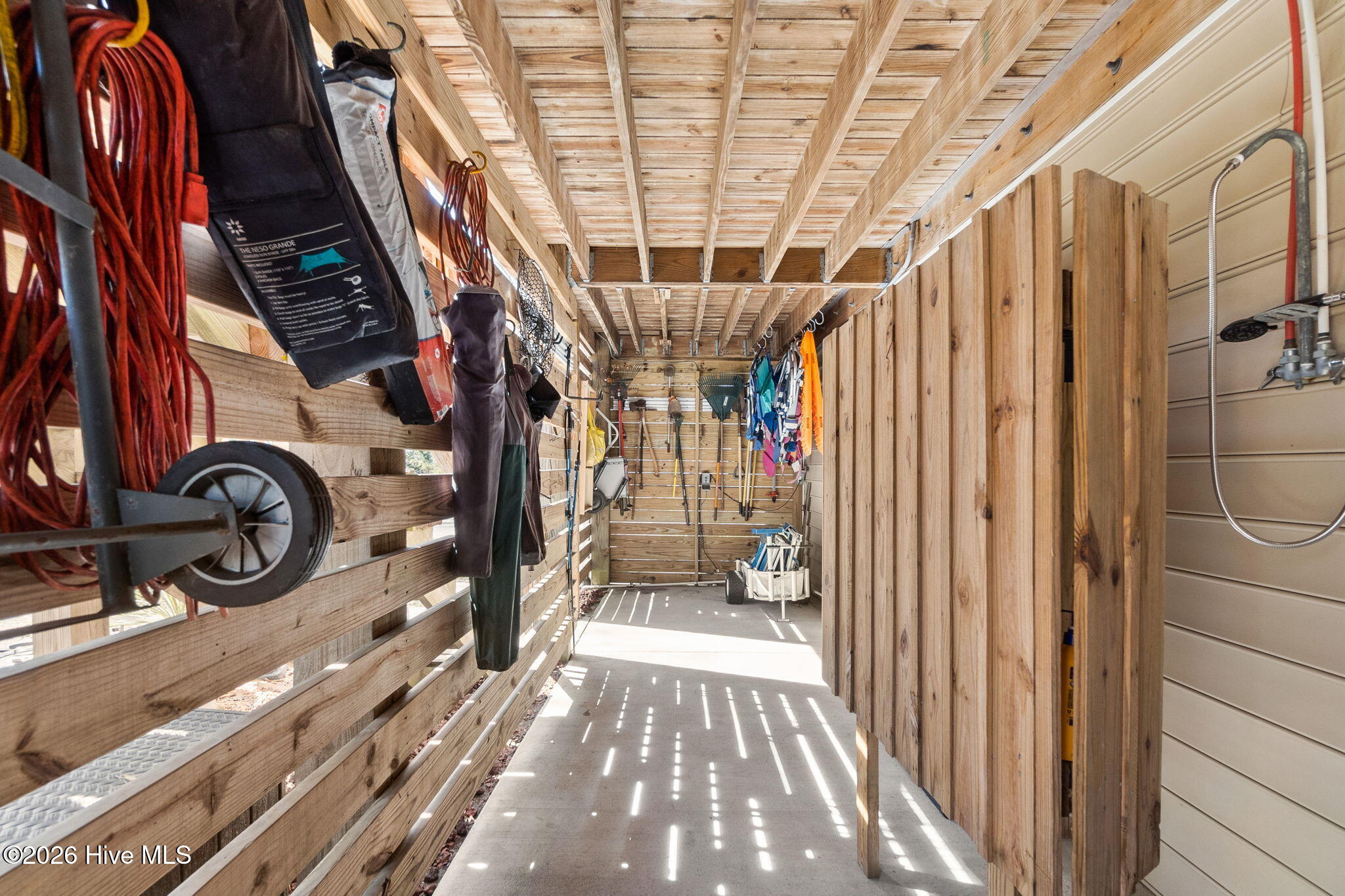 100562755 | Photo 32