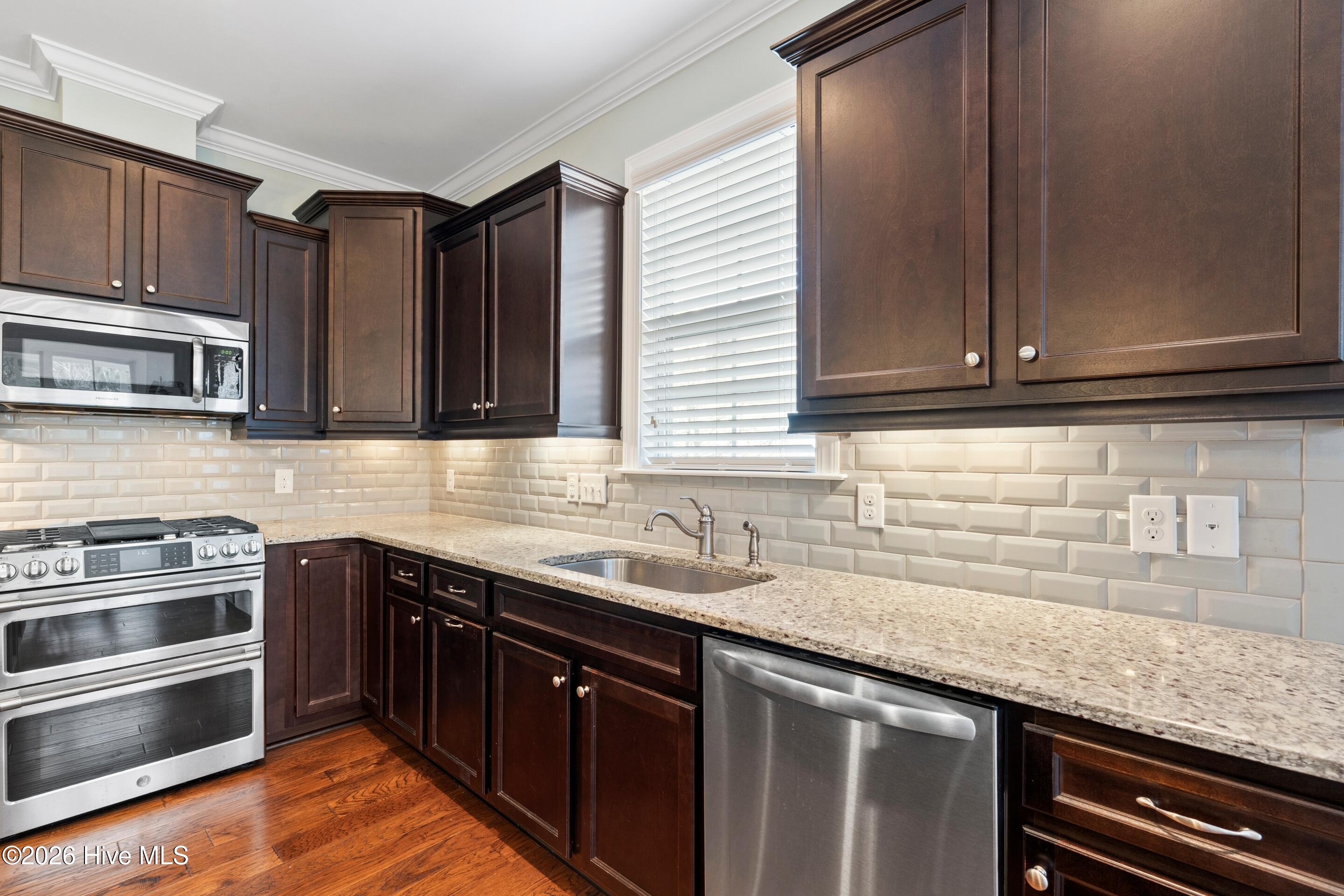 100547652 | Photo 17