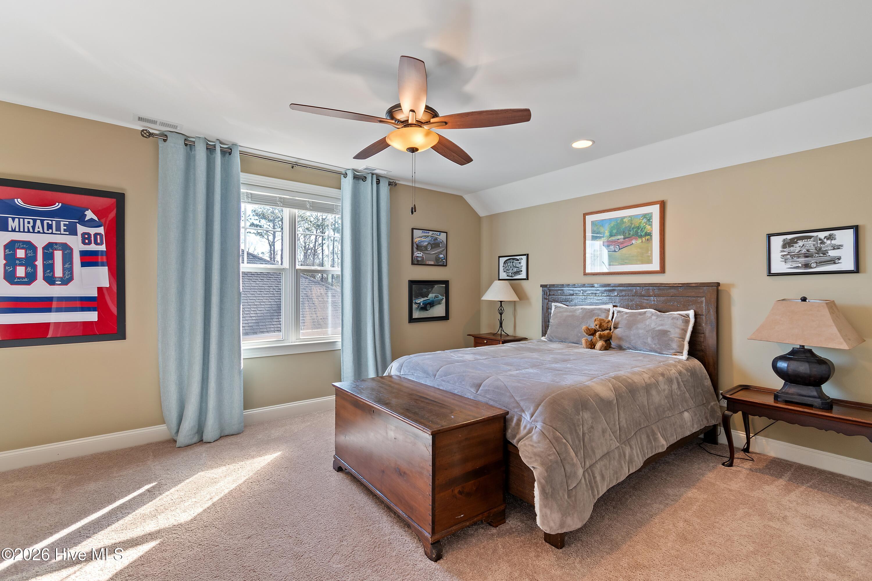 100558419 | Photo 41