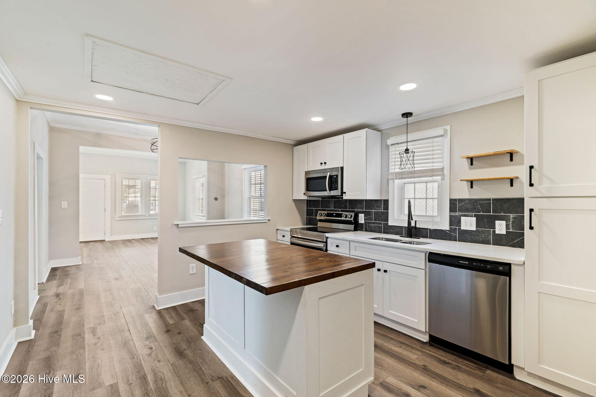 100551383 | Photo 16