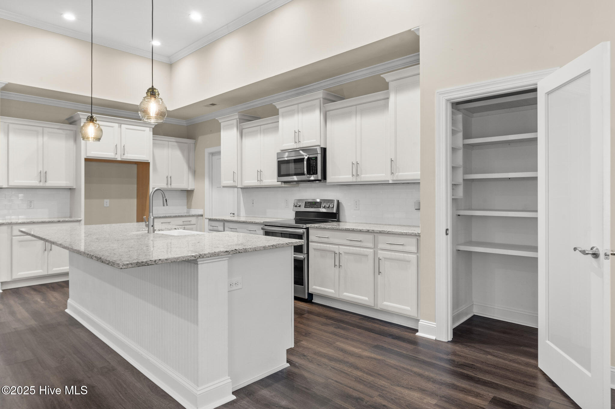 100544339 | Photo 11