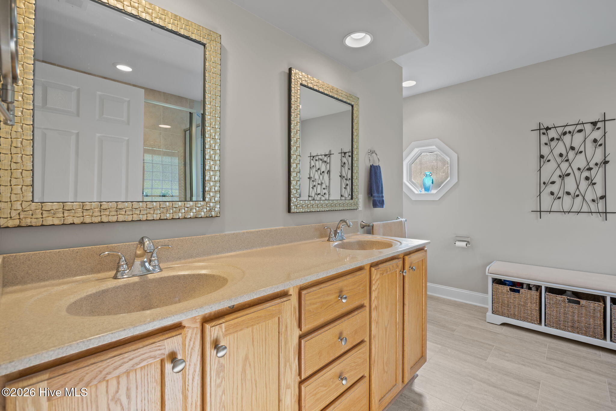 100567034 | Photo 16