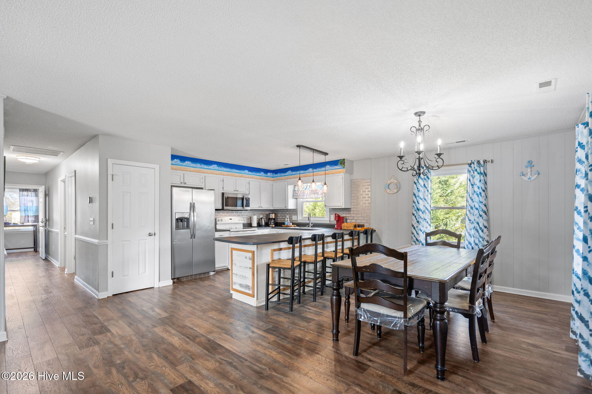 100558110 | Photo 12