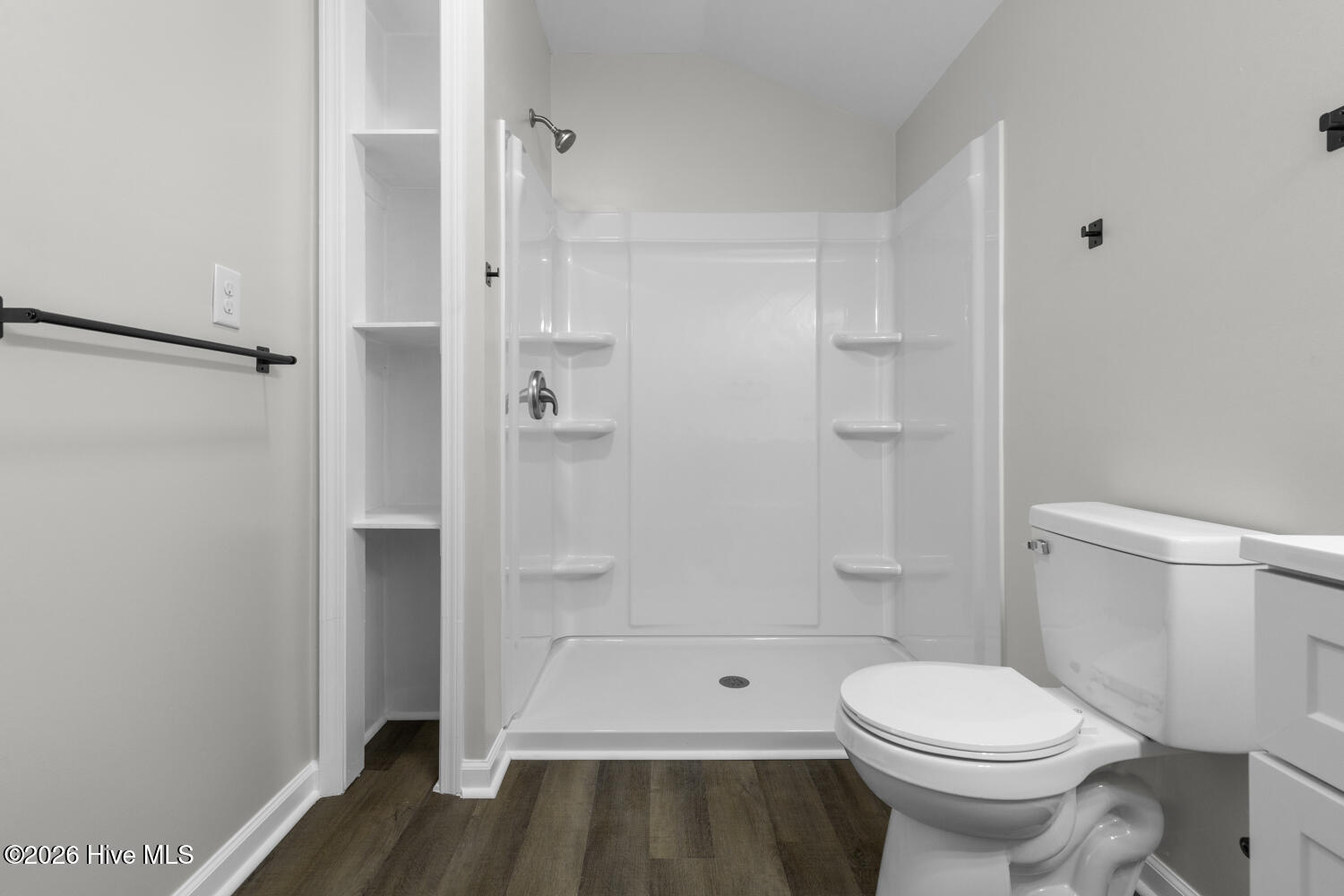 100549019 | Photo 13