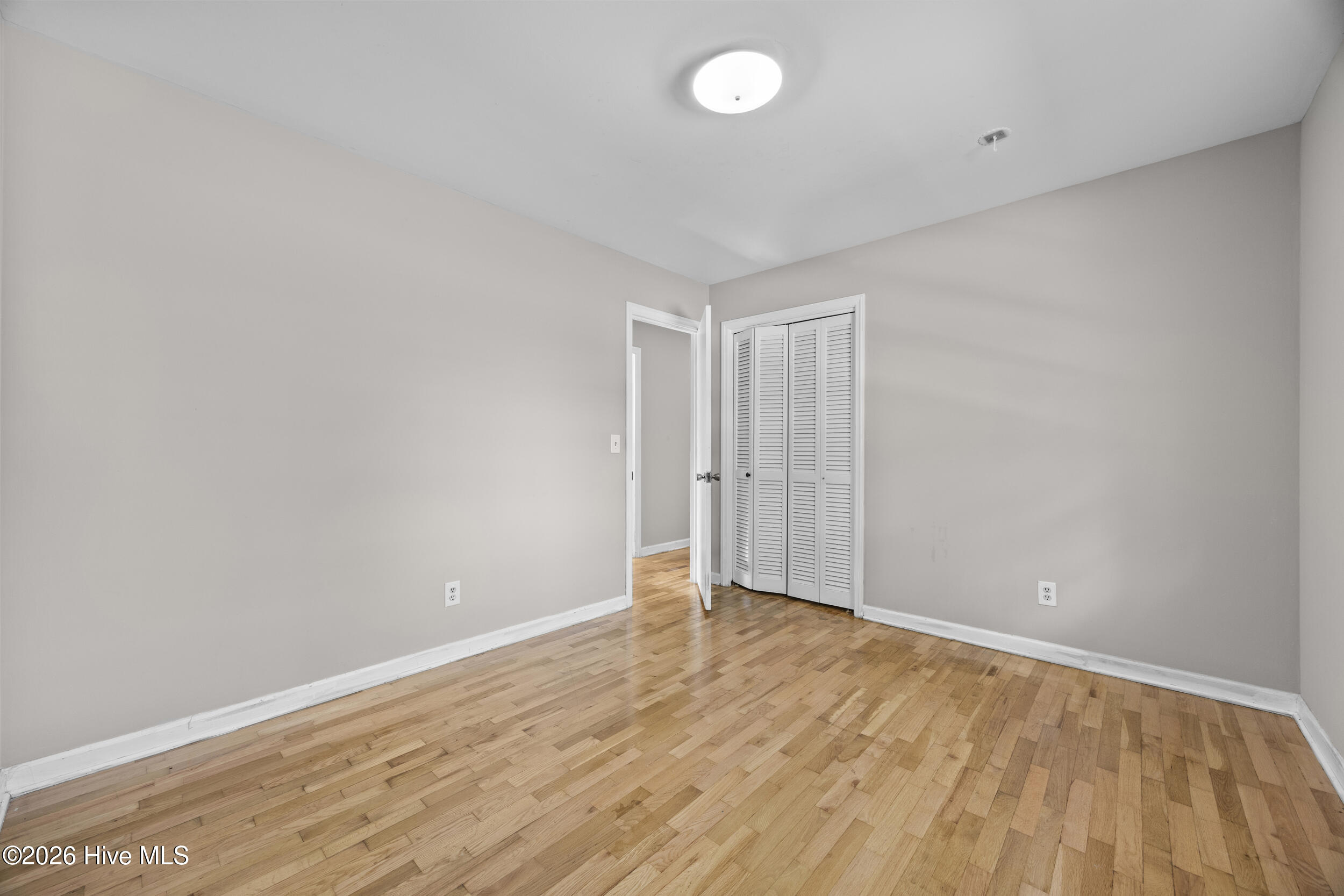 100548079 | Photo 16