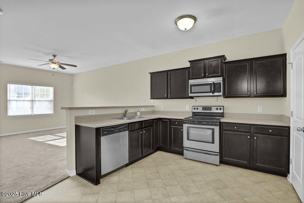 100546186 | Photo 15