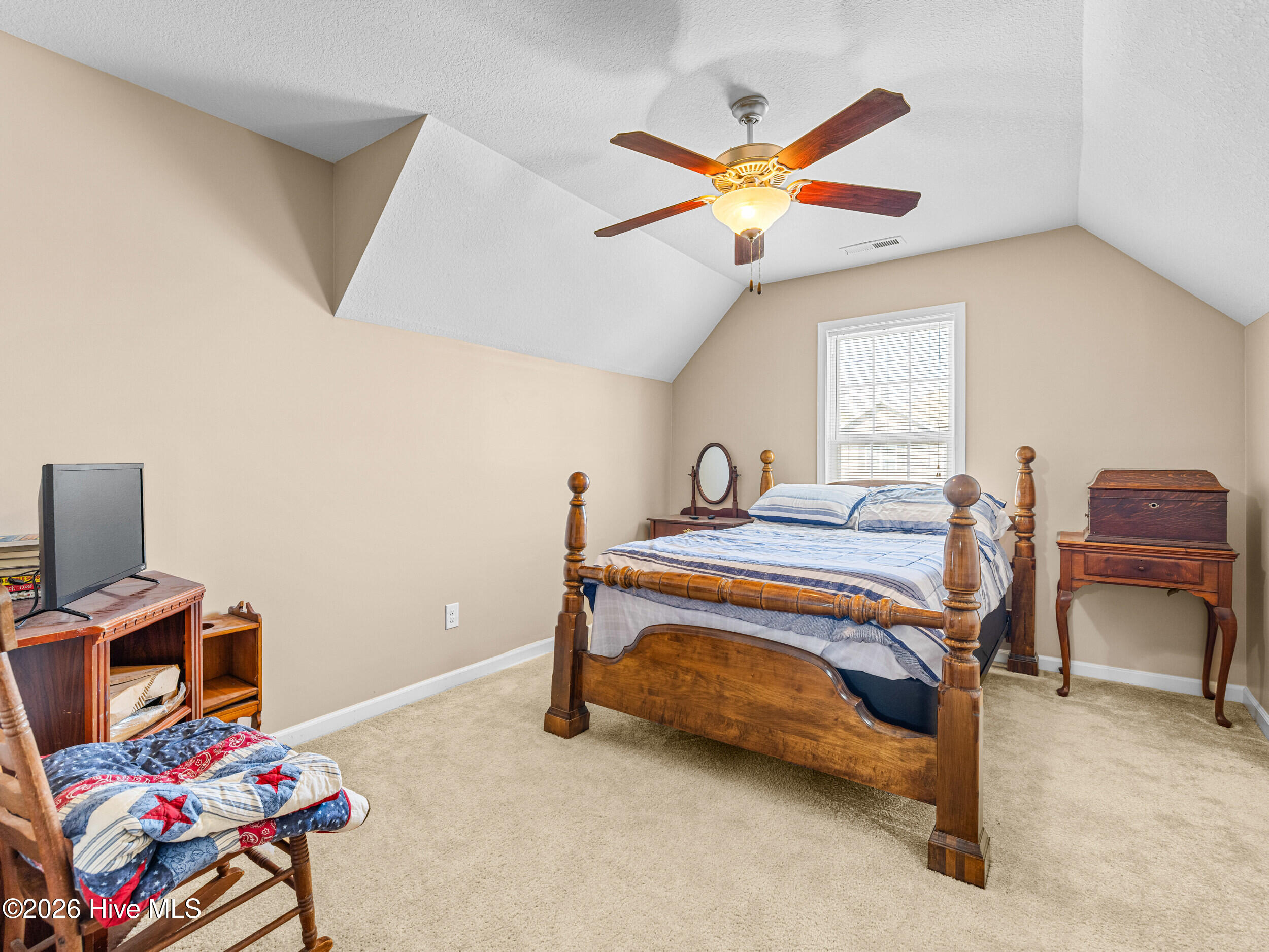 100568044 | Photo 43