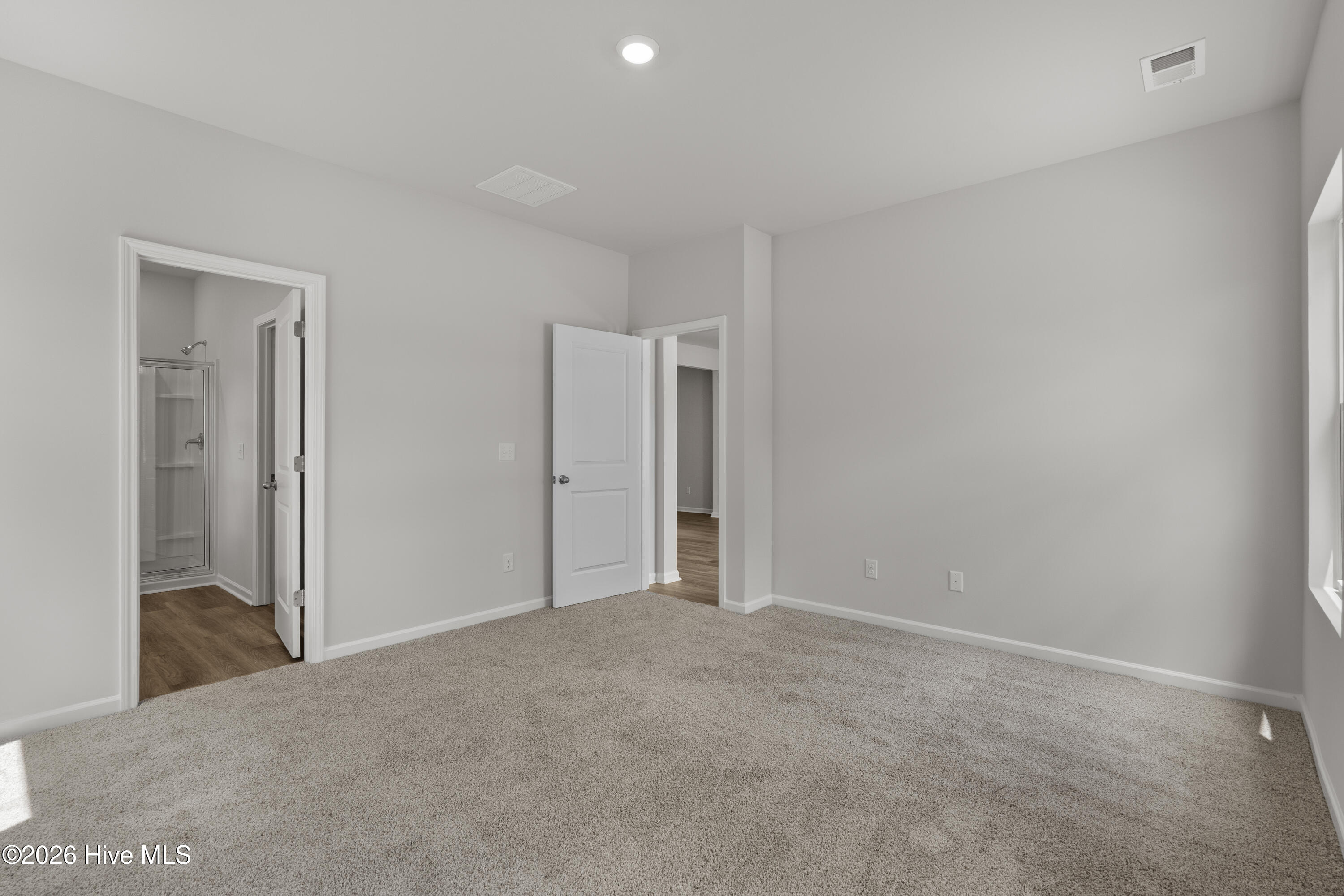 100554673 | Photo 25