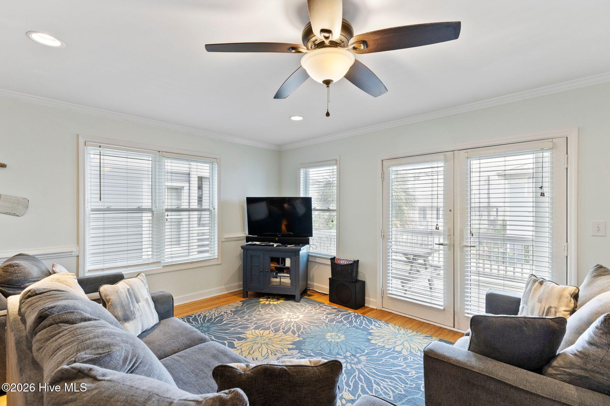 100570292 | Photo 17