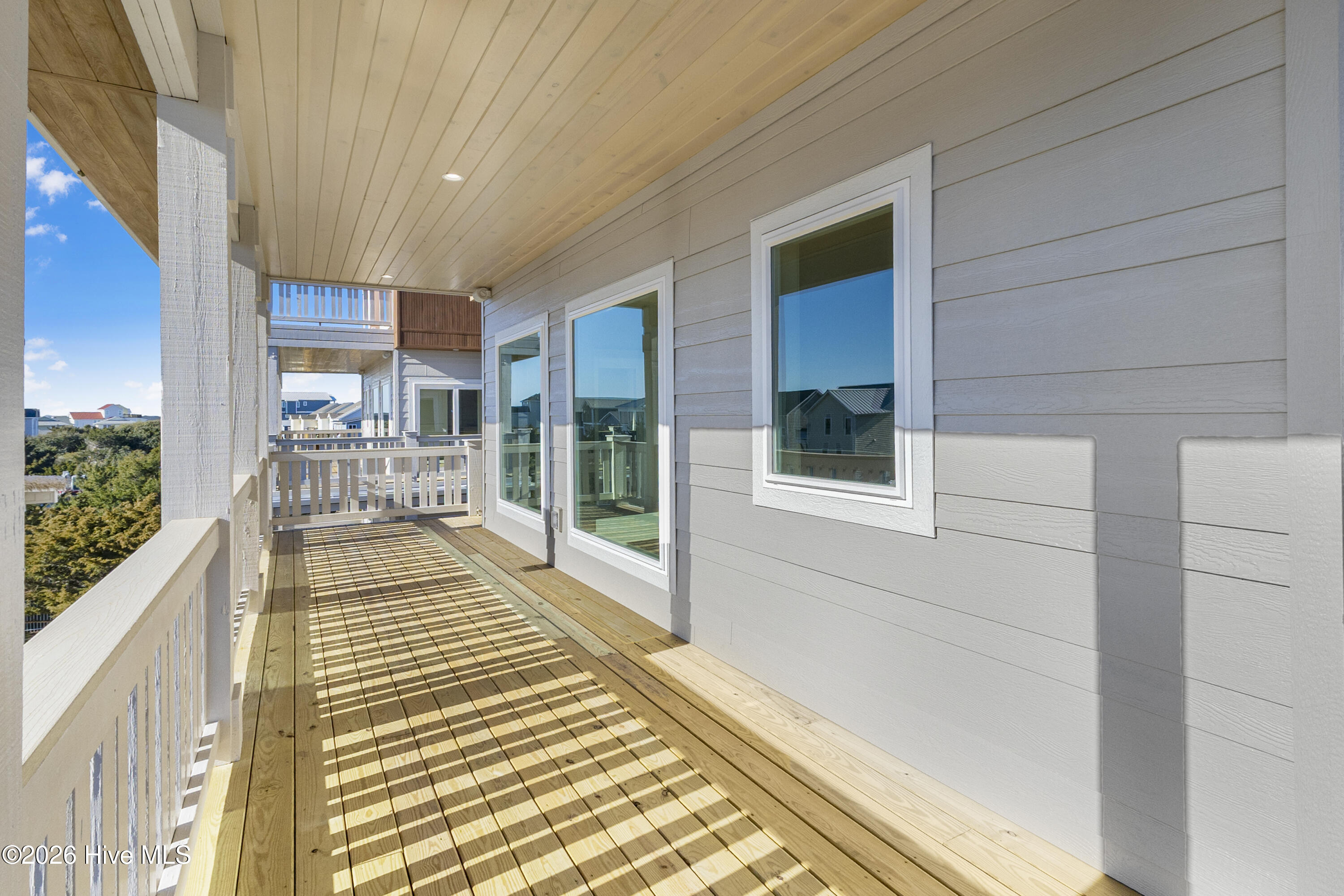 100551953 | Photo 65