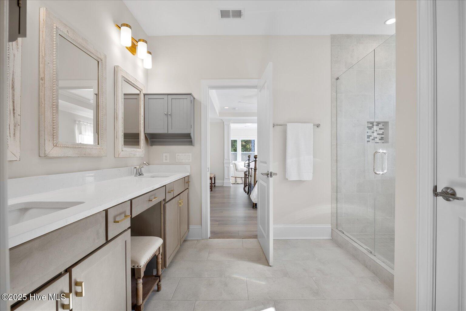 100533104 | Photo 29