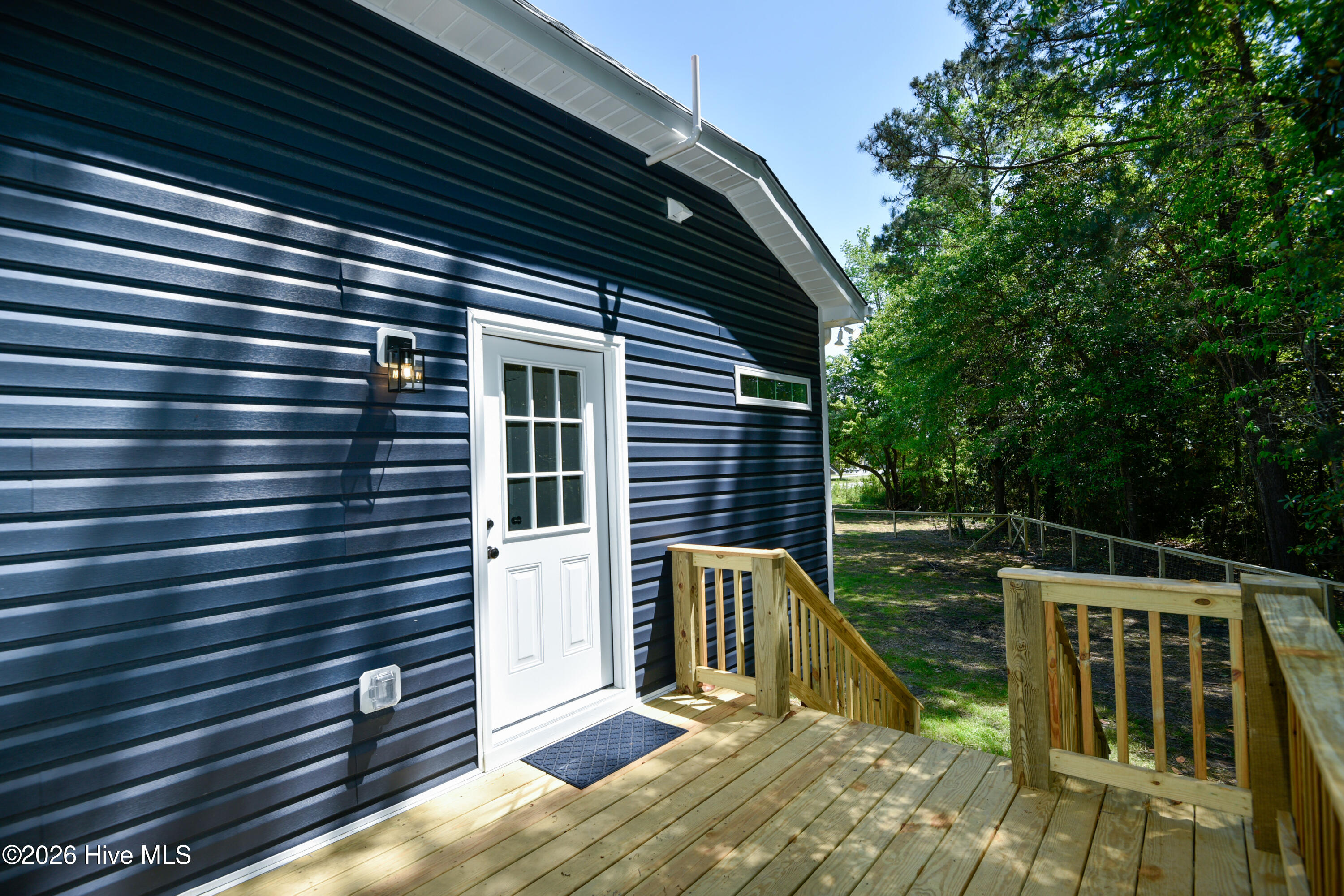 100569320 | Photo 69