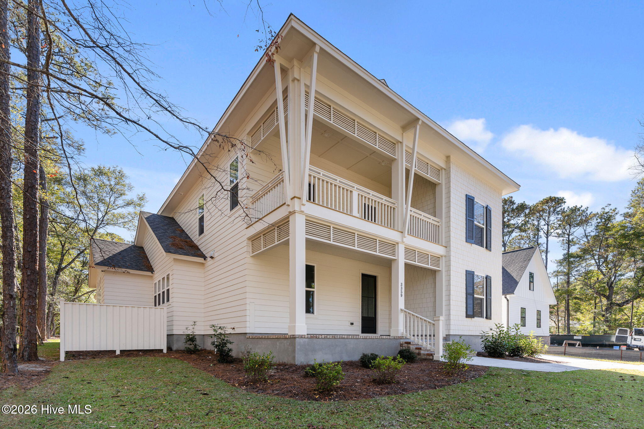 100548925 | Photo 52