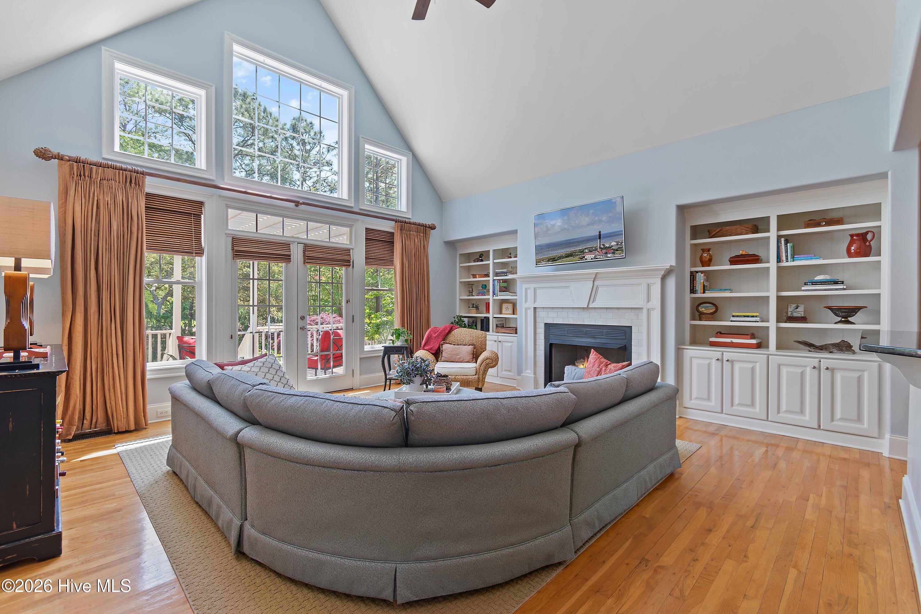 100567309 | Photo 18