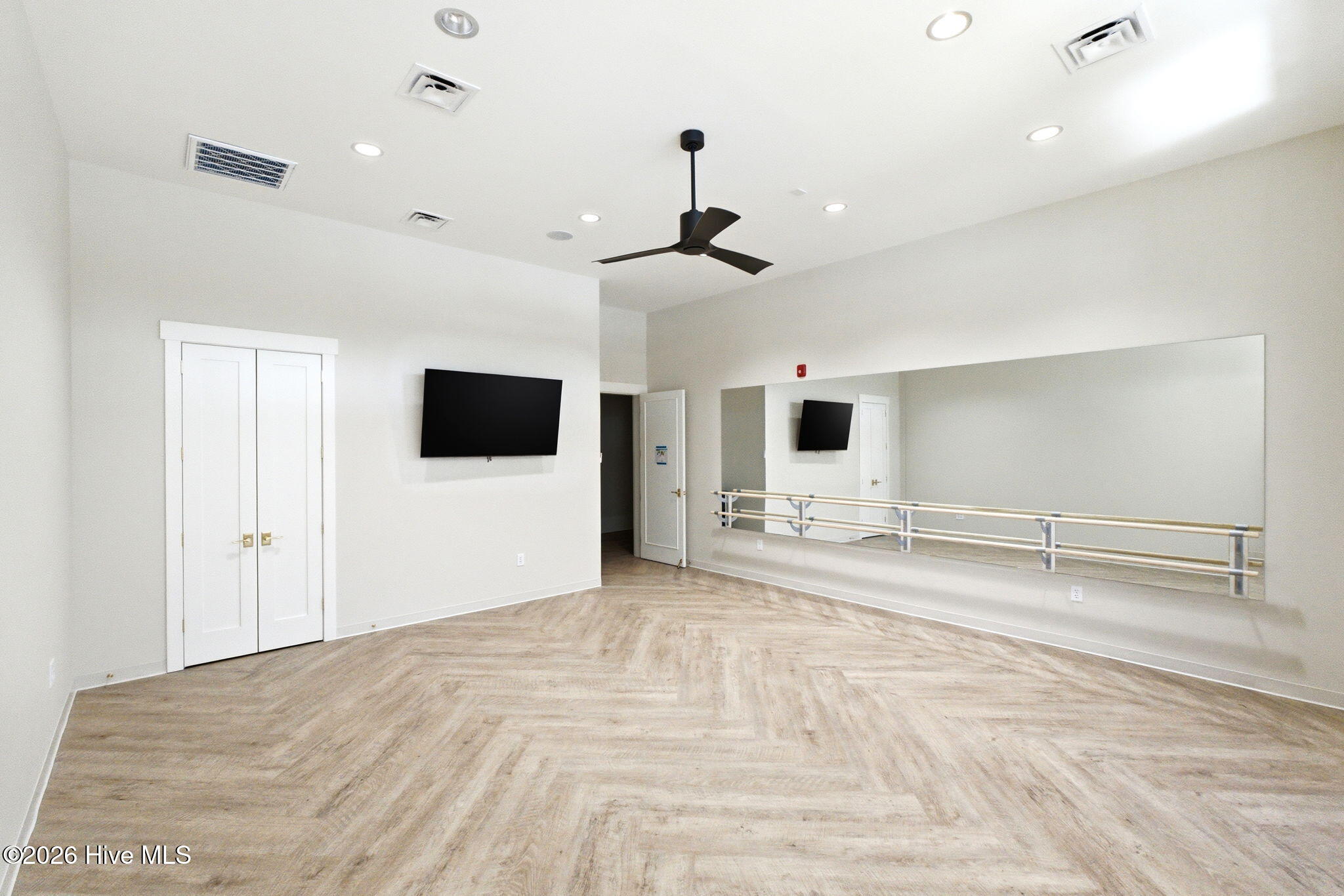 100566822 | Photo 74