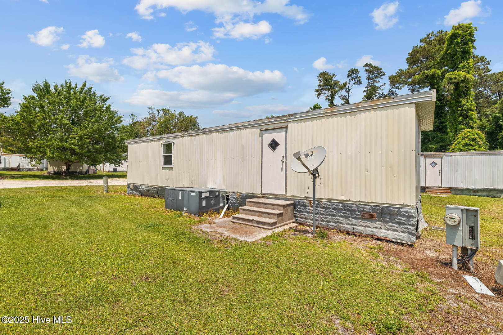 100557844 | Photo 23