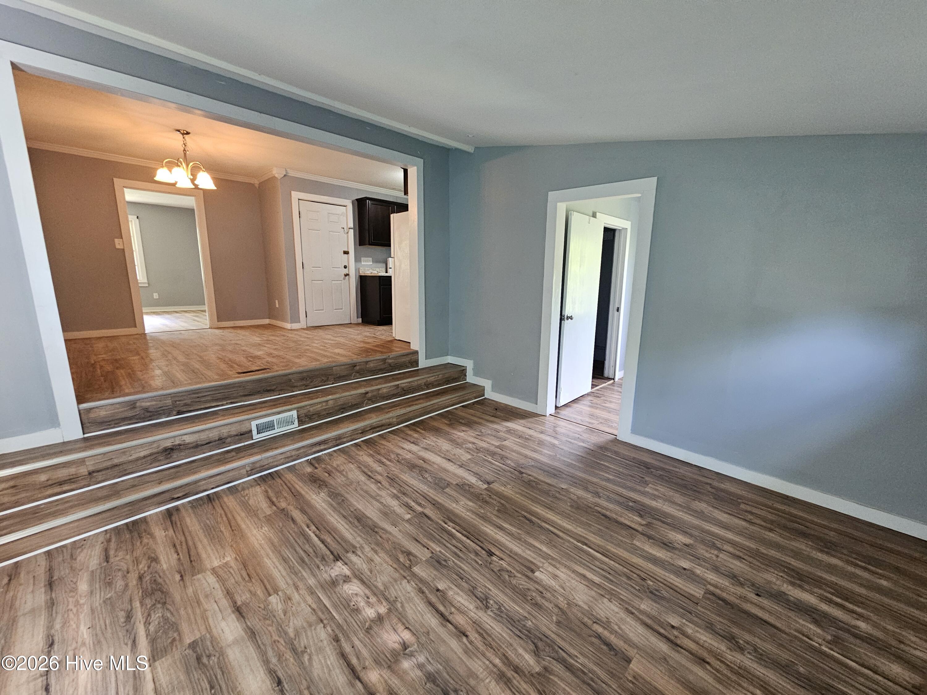 100566775 | Photo 10