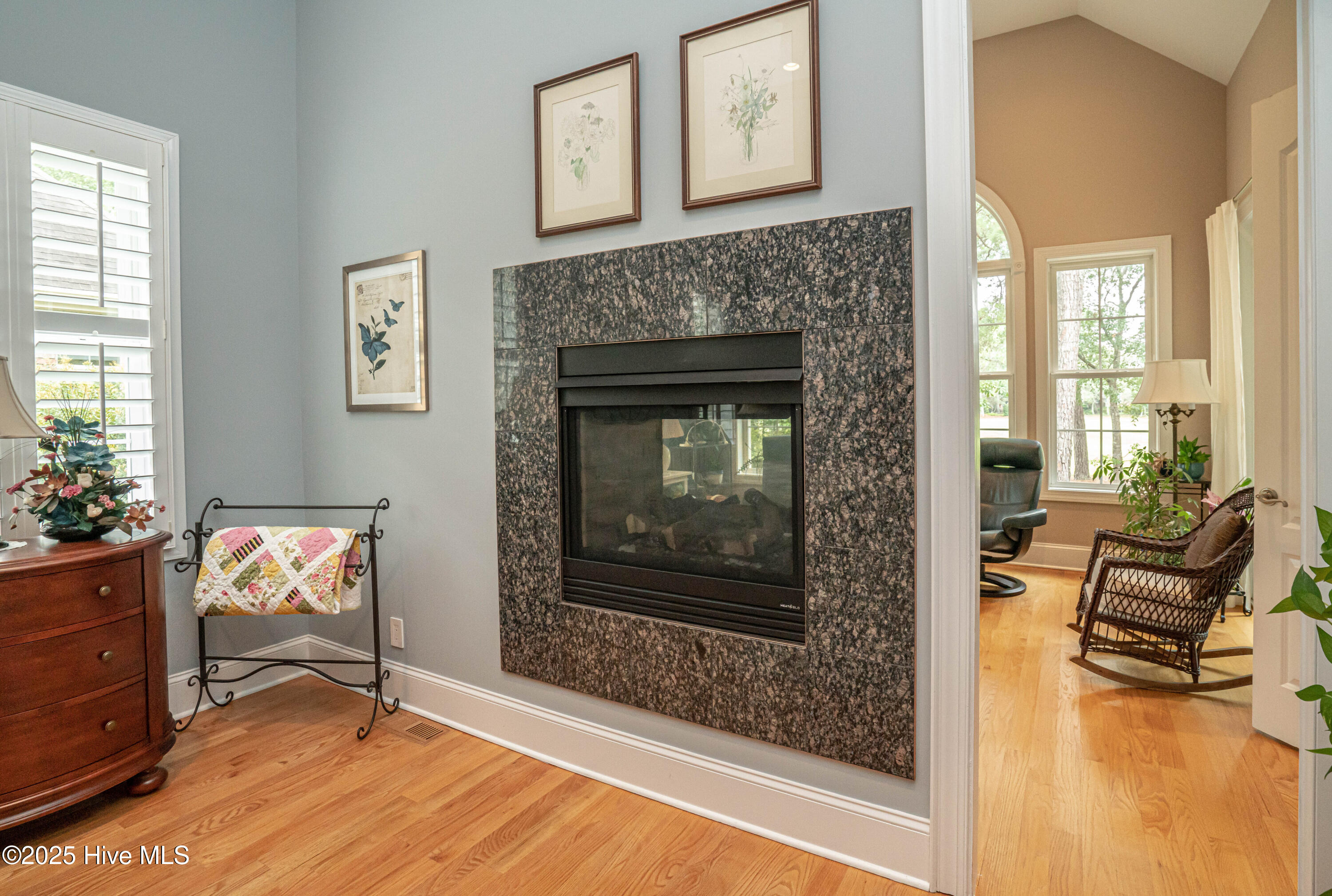 100549675 | Photo 23