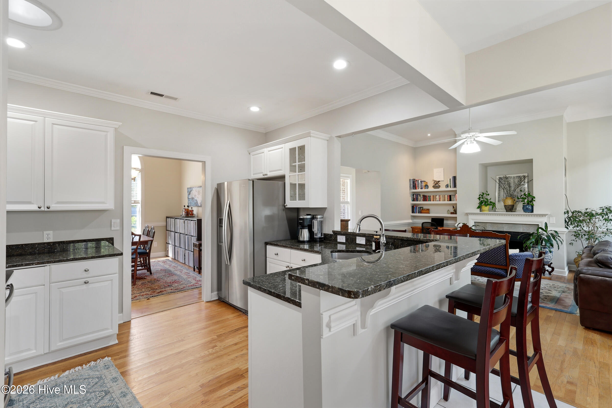 100568942 | Photo 12