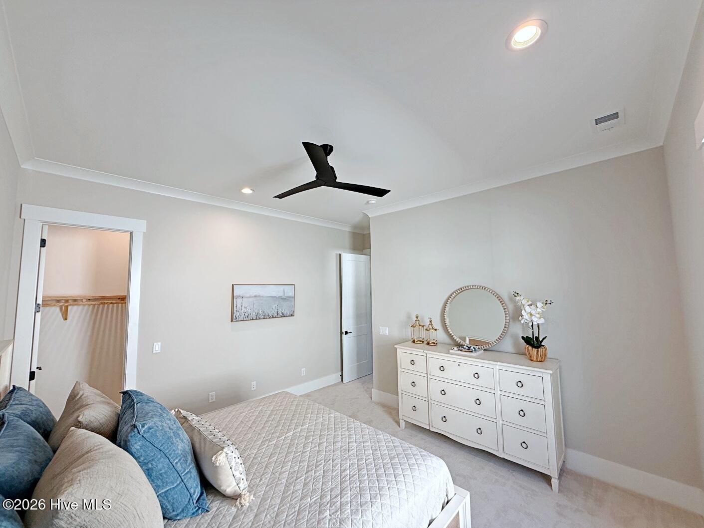 100553338 | Photo 36