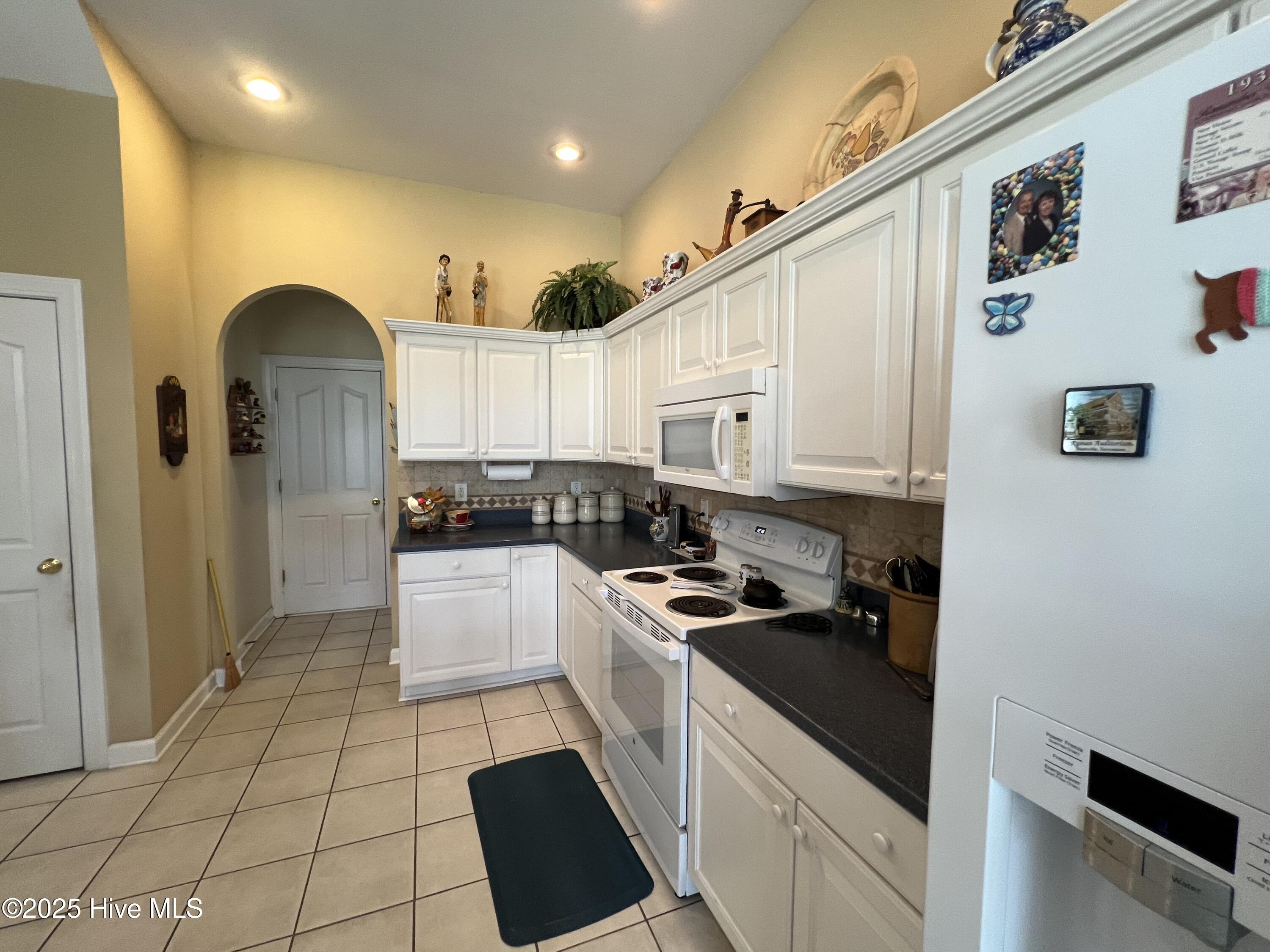 7473 Balmore Drive SW, Sunset Beach, NC 28468 – photo 12: Kitchen