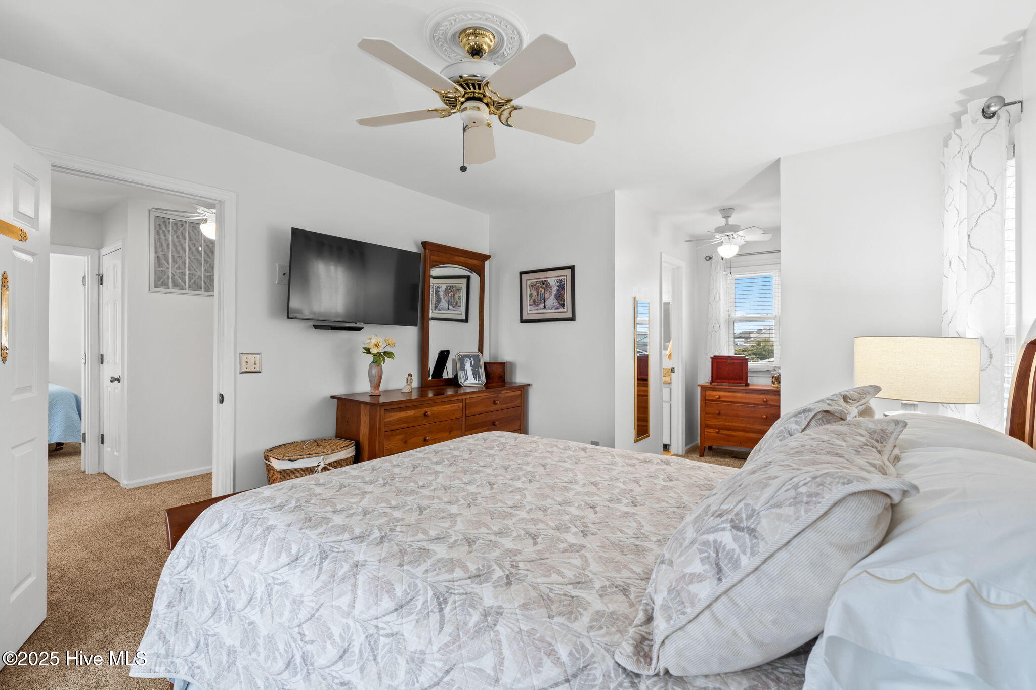 100545689 | Photo 21