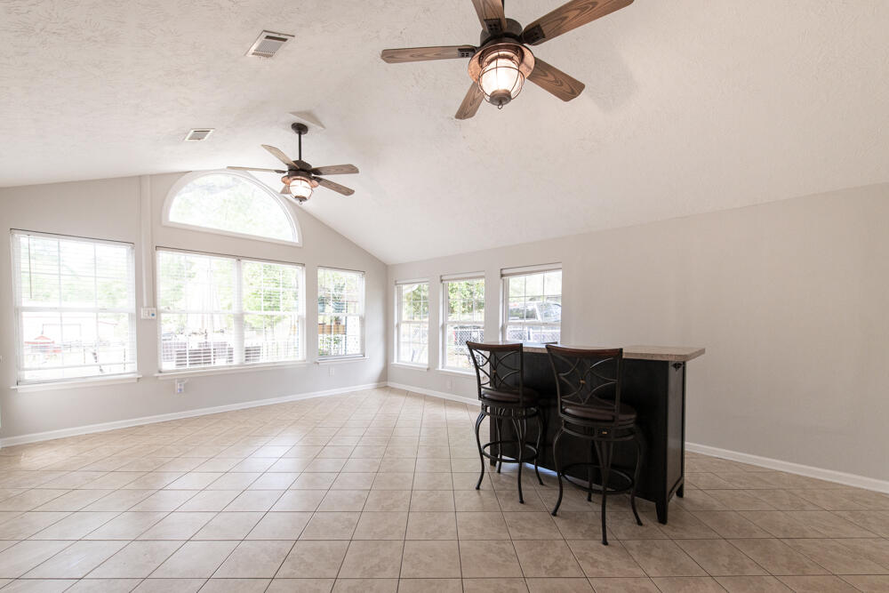 Large Sunroom!