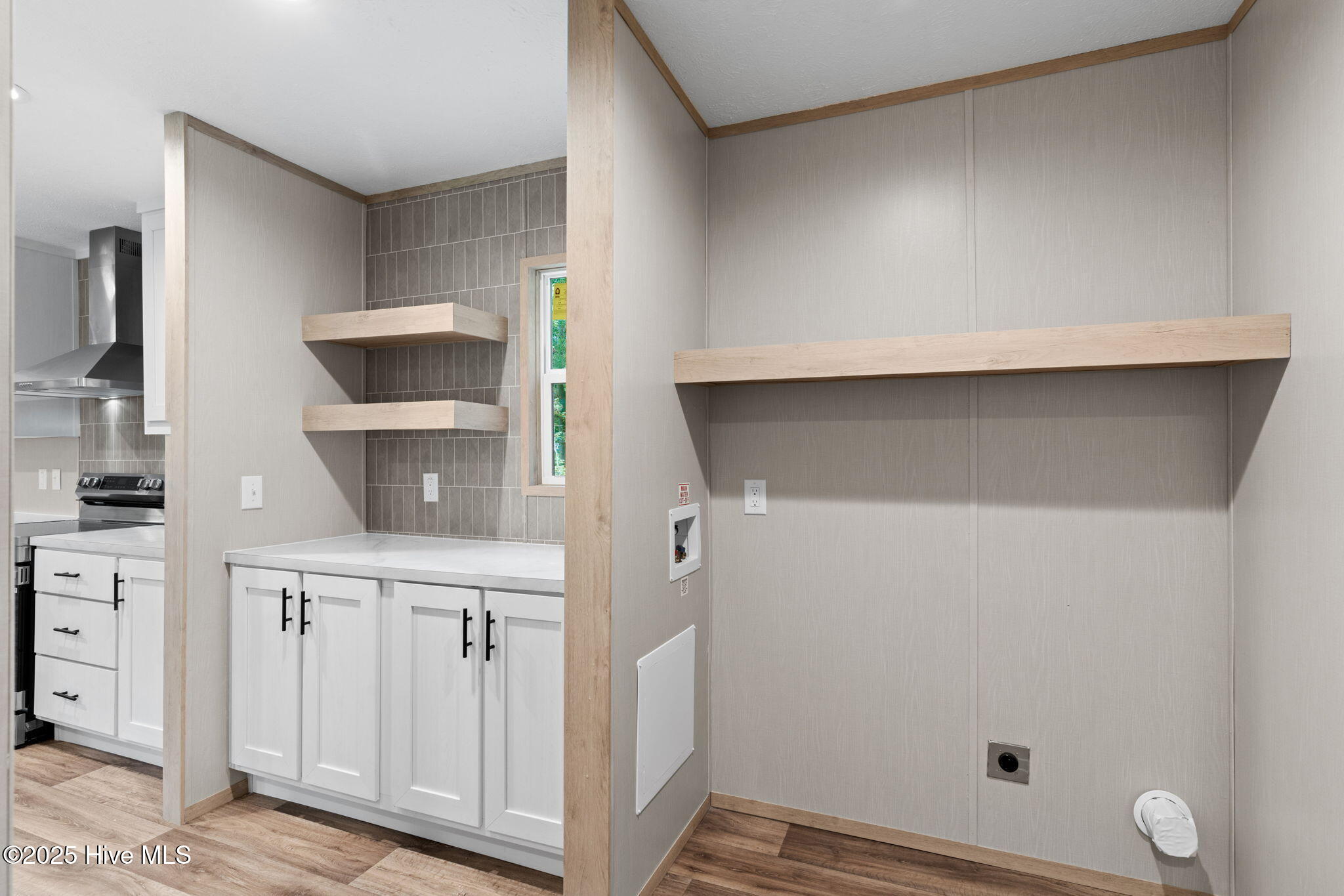 100547608 | Photo 11