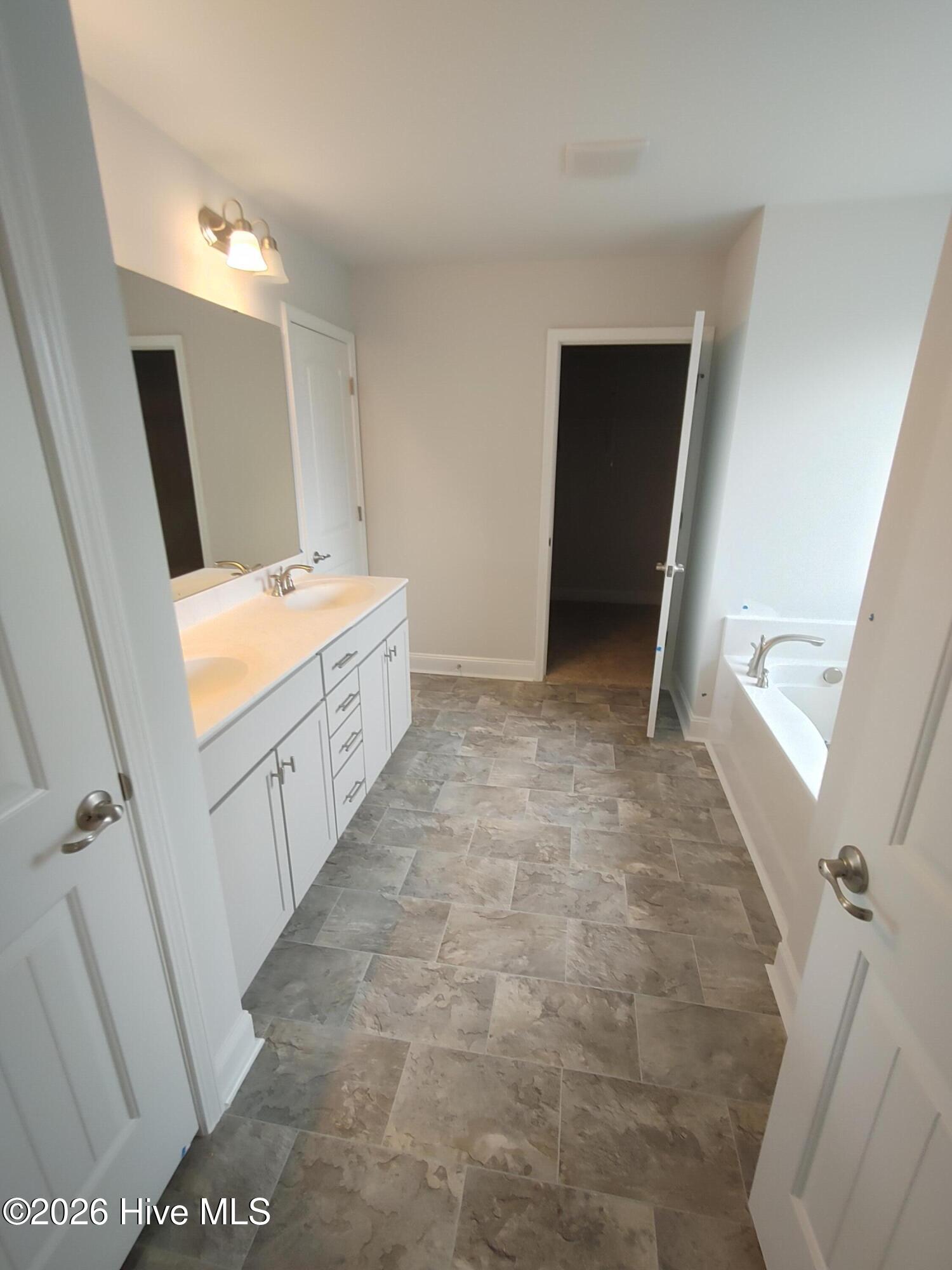 100547137 | Photo 14