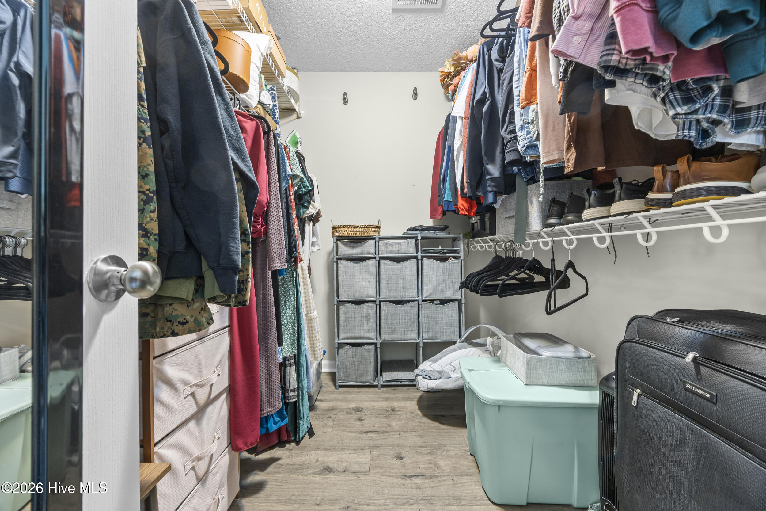 100560152 | Photo 23