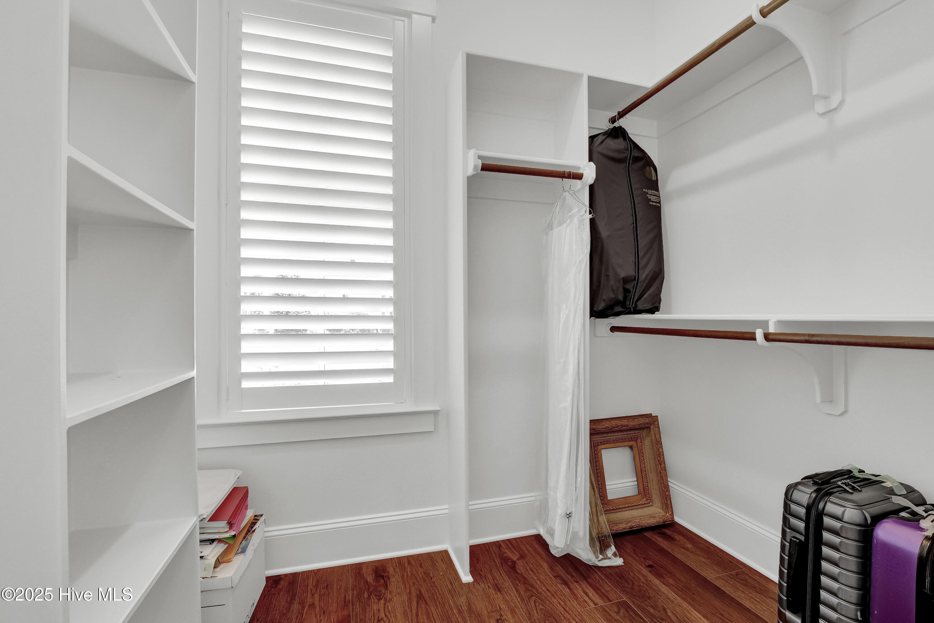 100523529 | Photo 42