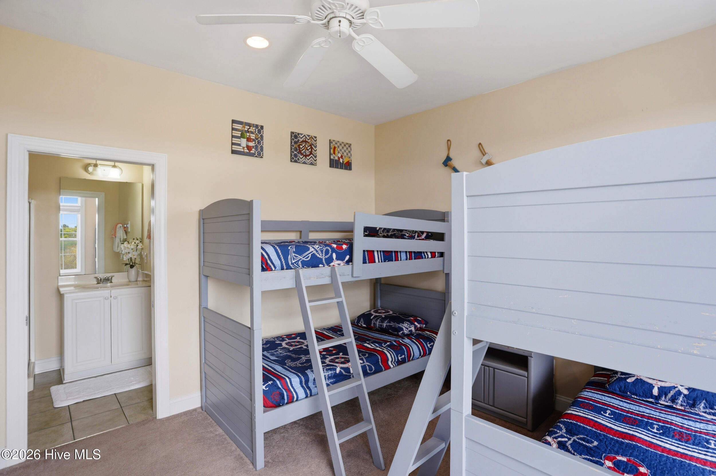 100566063 | Photo 31